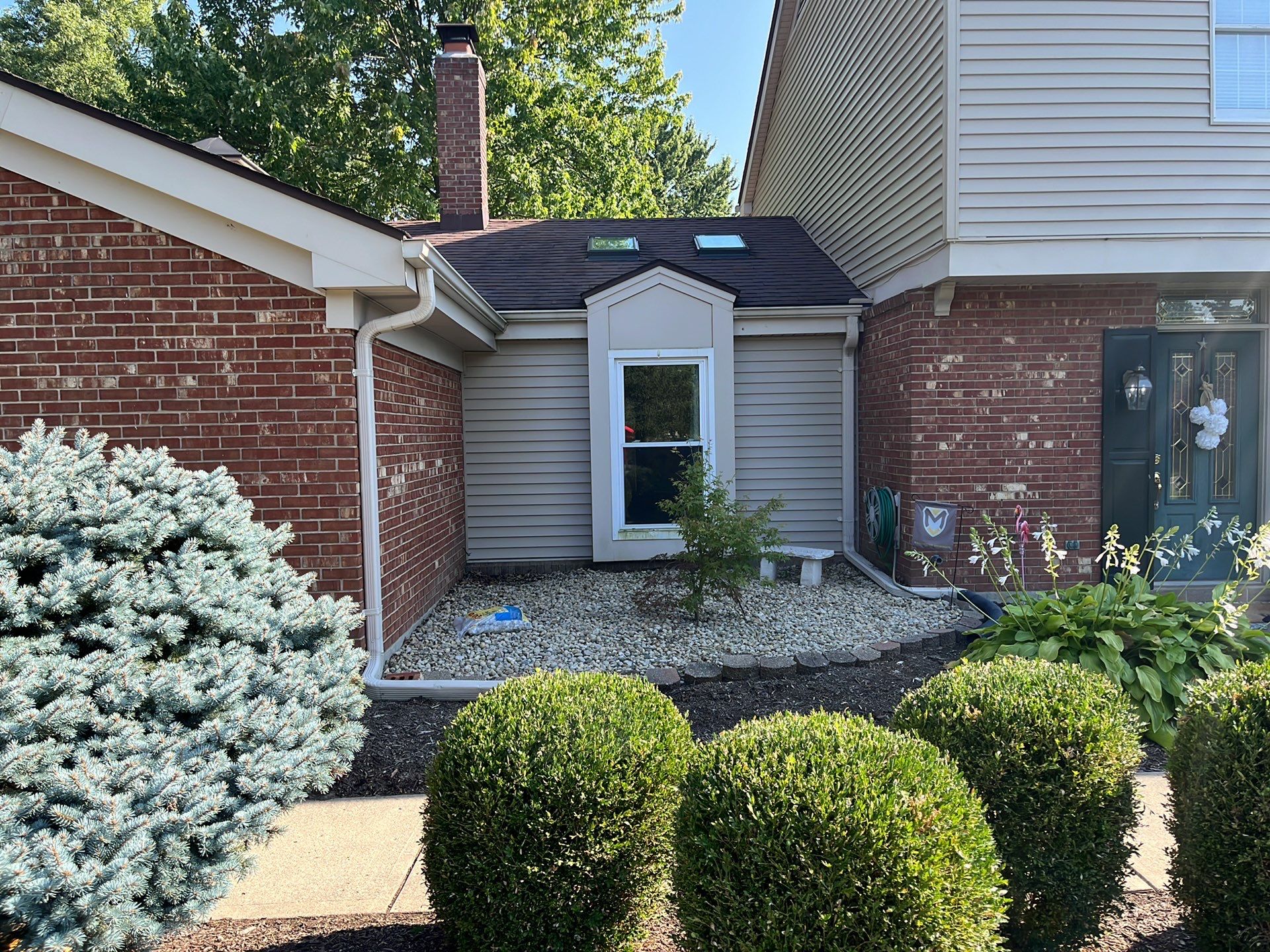 Siding Installation using Norandex Woodsmen Select vinyl sidning by WIW Enterprises Inc