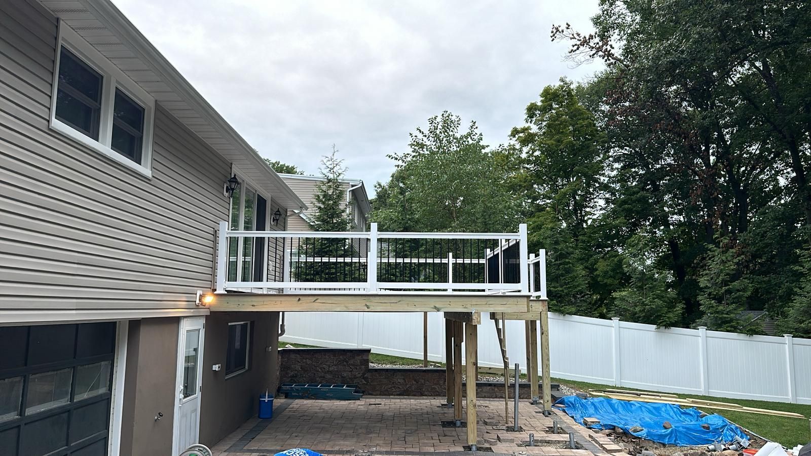 New Deck using Deckorators Venture - Color Sandbar  by deck guardian
