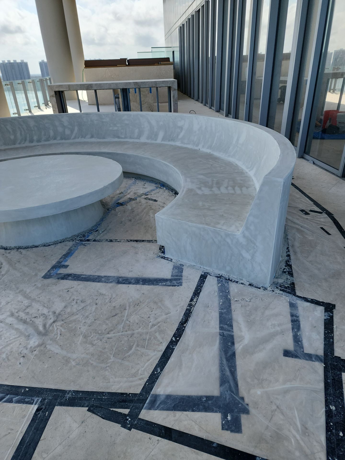 Microtopping over Furniture by Seamless Surfaces