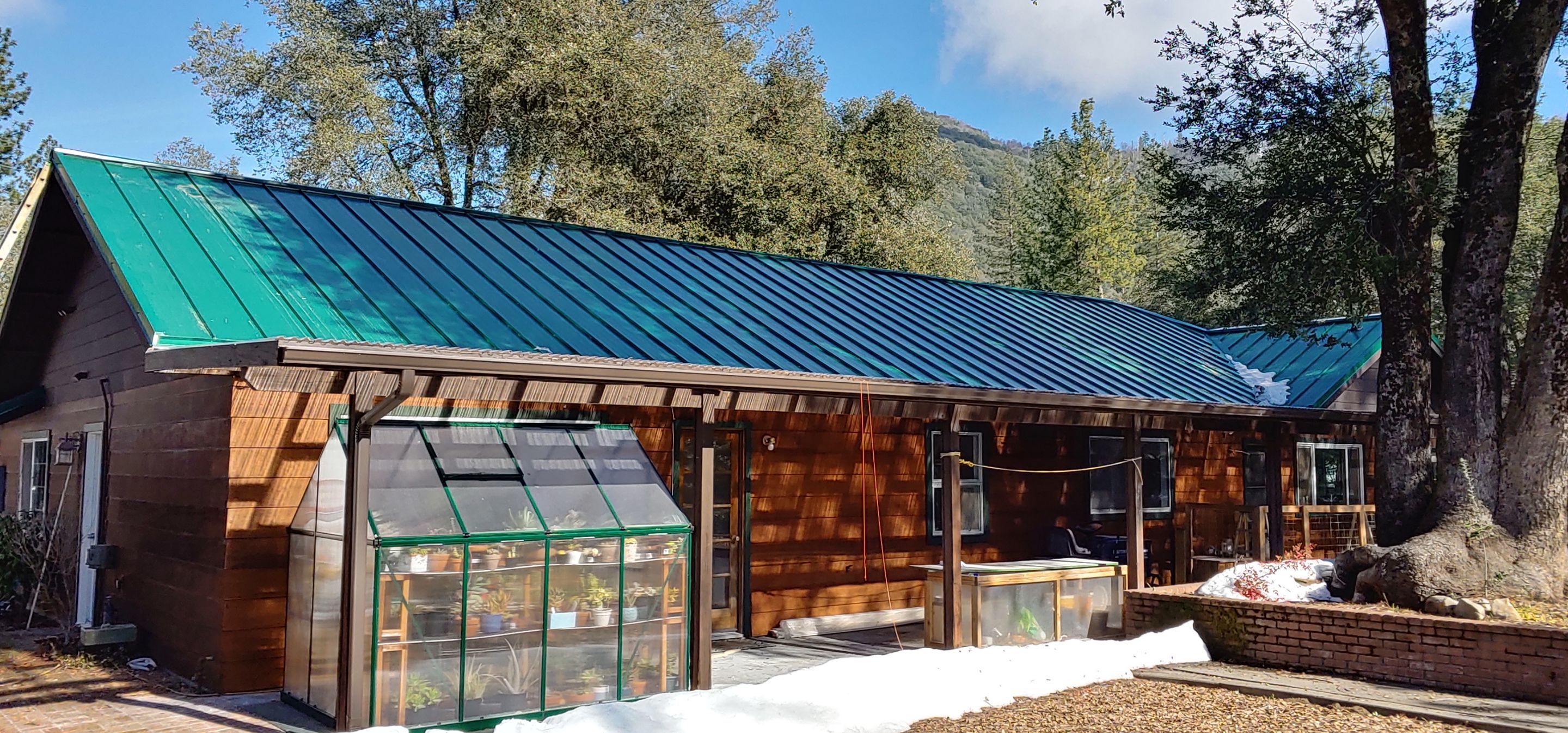 Metal roofing installation using Standing seam metal roofing system by Straight Edge Roofing Inc