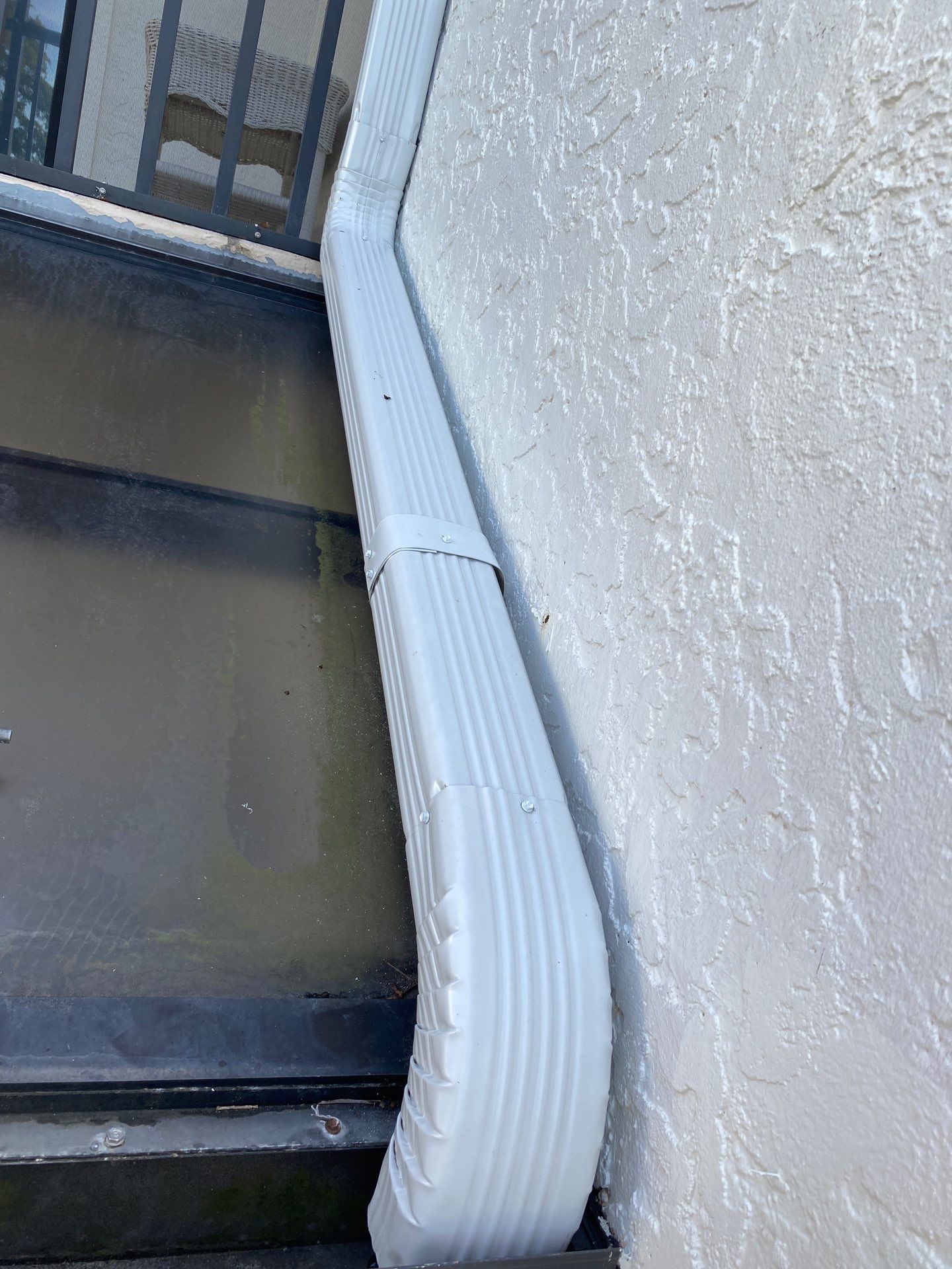 Gutter cleaning all buildings are the same for 6 units in Fort Myers FL by Gutter Professors