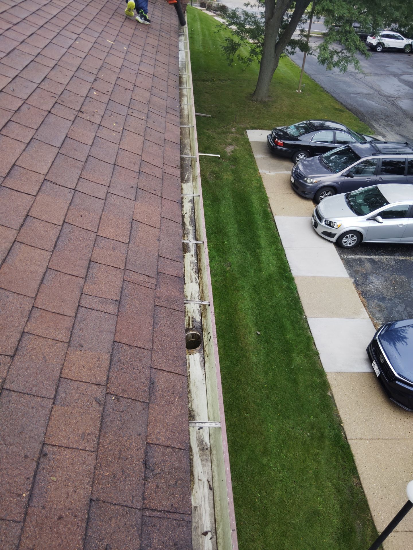 Commercial gutter cleaning Madison, WI after photo with clean gutters