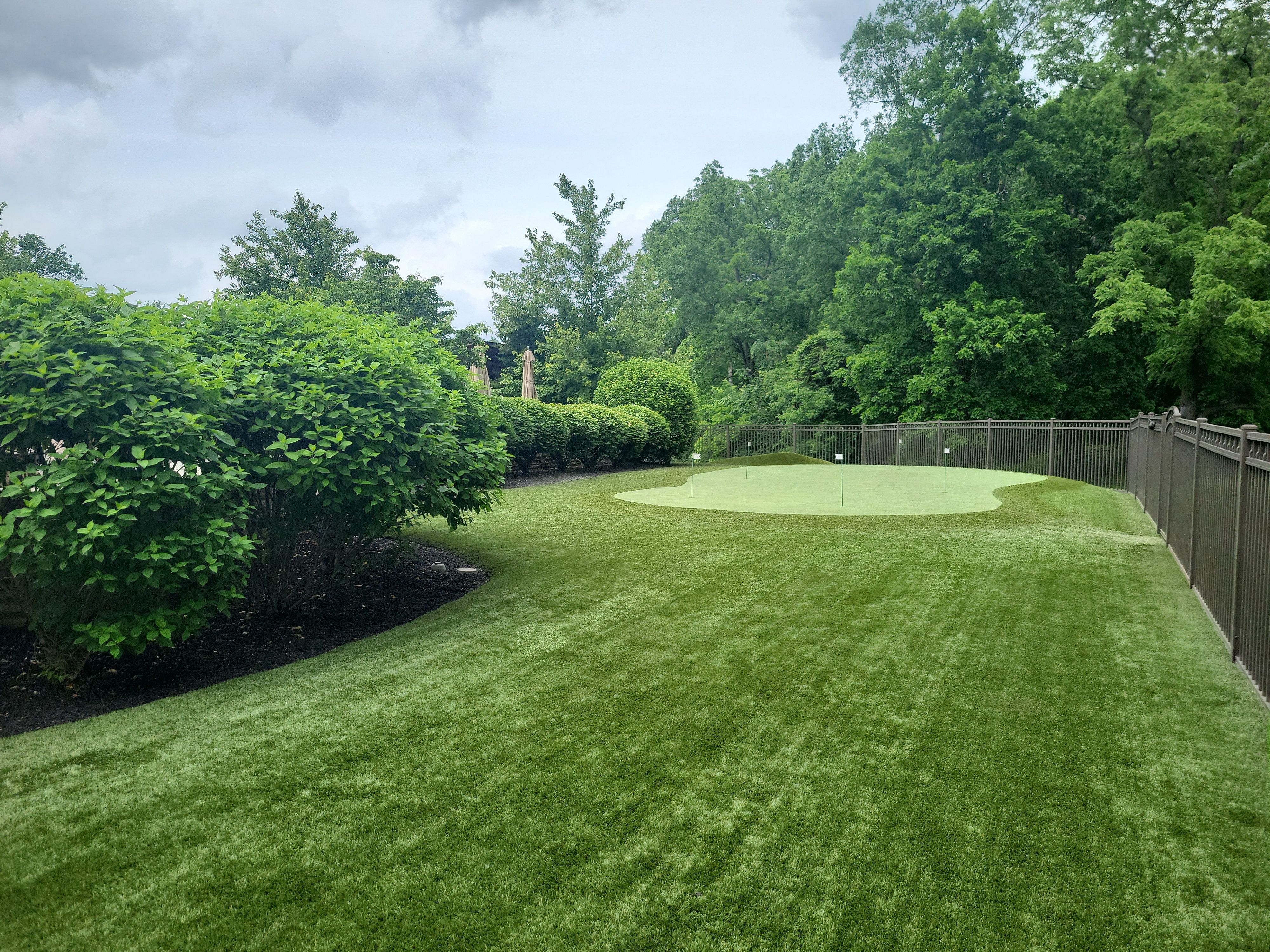 Custom Backyard Putting Green and Synthetic Turf Lawn in Delaware by Southwest Greens Midwest