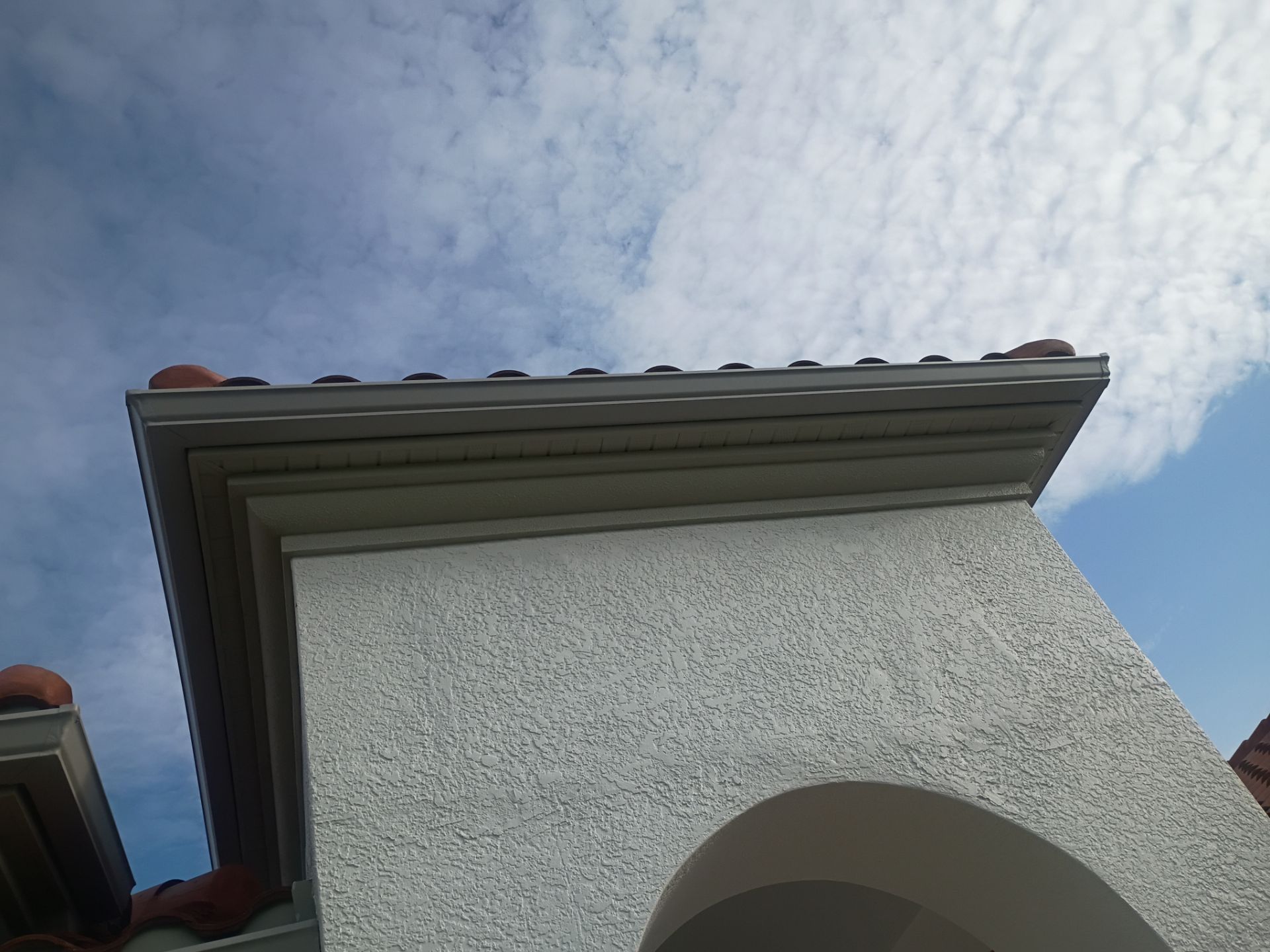 7 inch seamless gutters using Seamless Aluminum Gutters in Fort Myers, FL by Gutter Professors