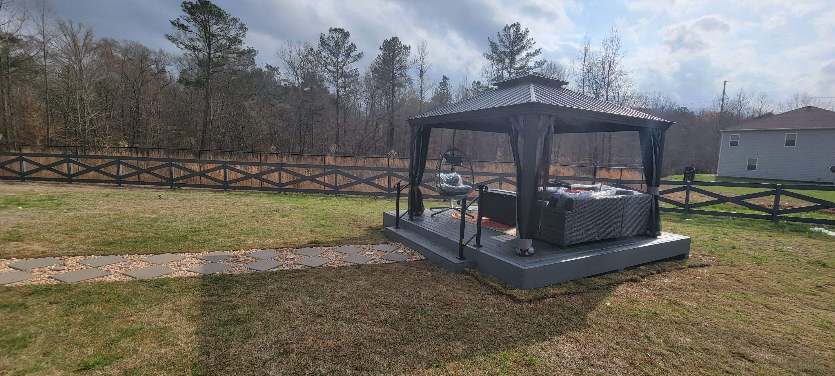 Exterior Gazebo by Ajayi Design and Construction 