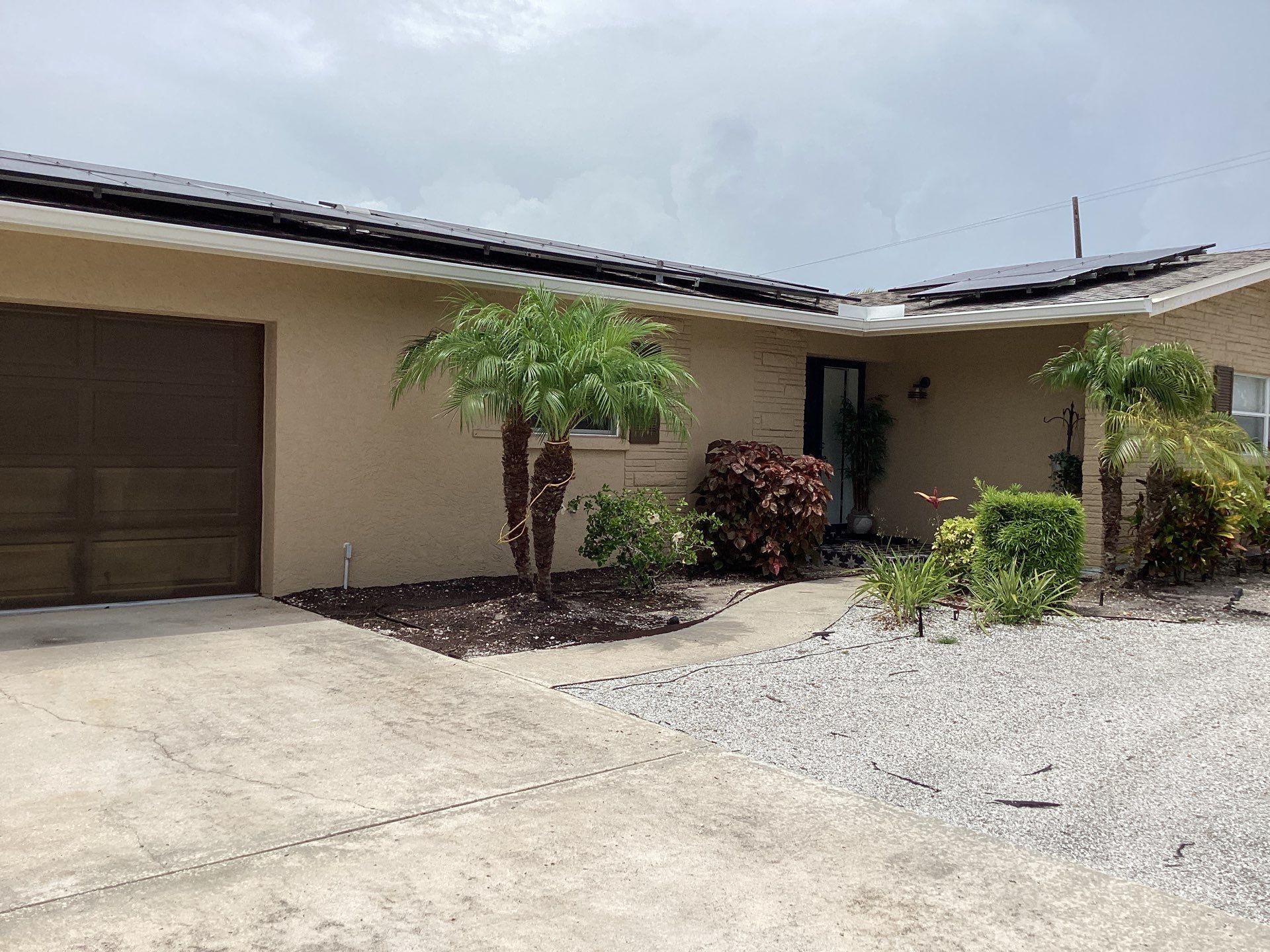 6-Inch Seamless Gutter Installation in Sarasota FL by Gutter Professor by Gutter Professors