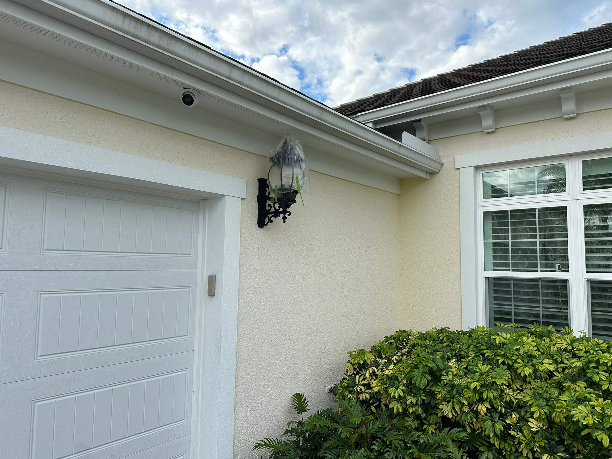 House Wash & Pool Screen Enclosure Cleaning in Winding River Community, Bradenton, FL | Sunshine AquaWash by Sunshine AquaWash