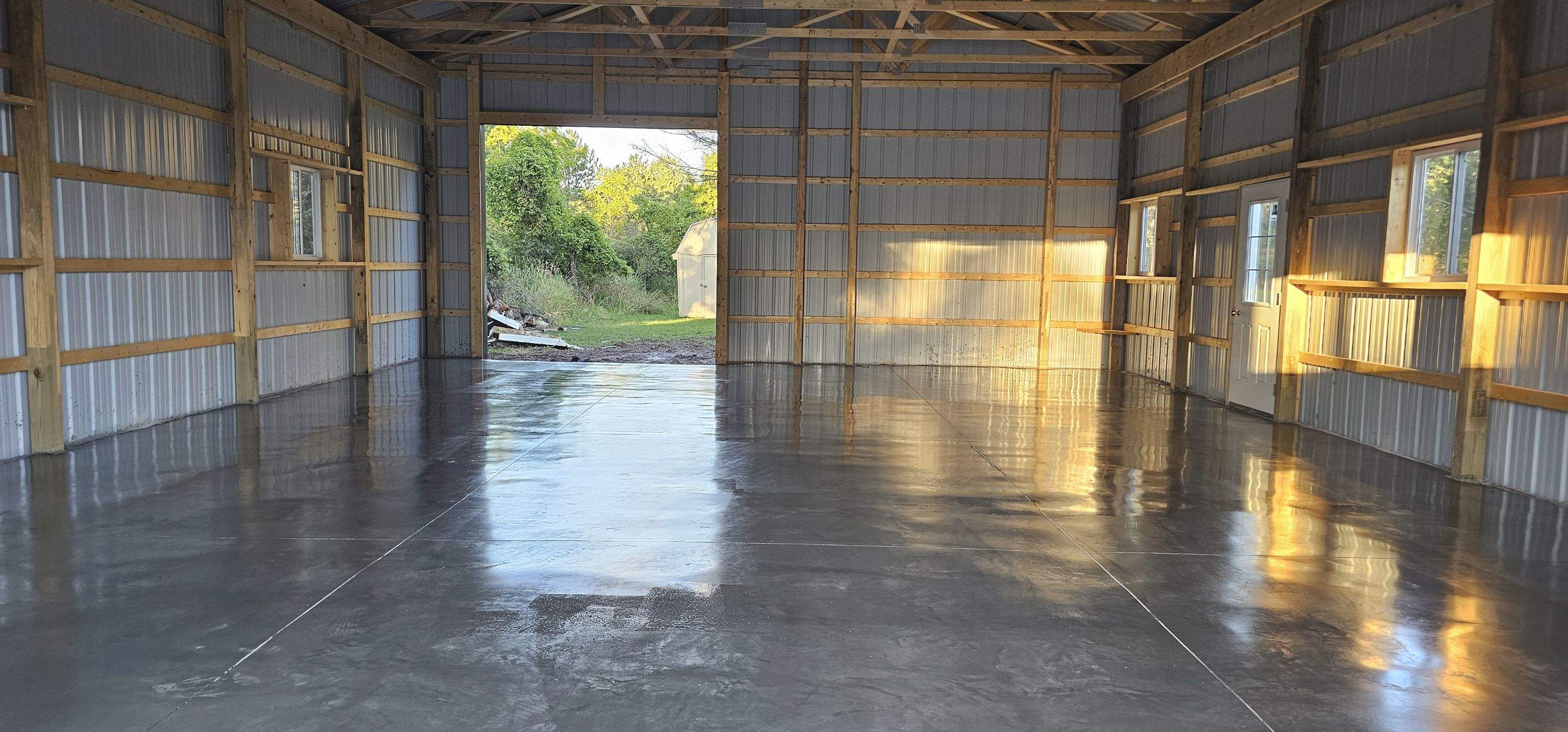 Polebarn  by Horst Custom Homes 