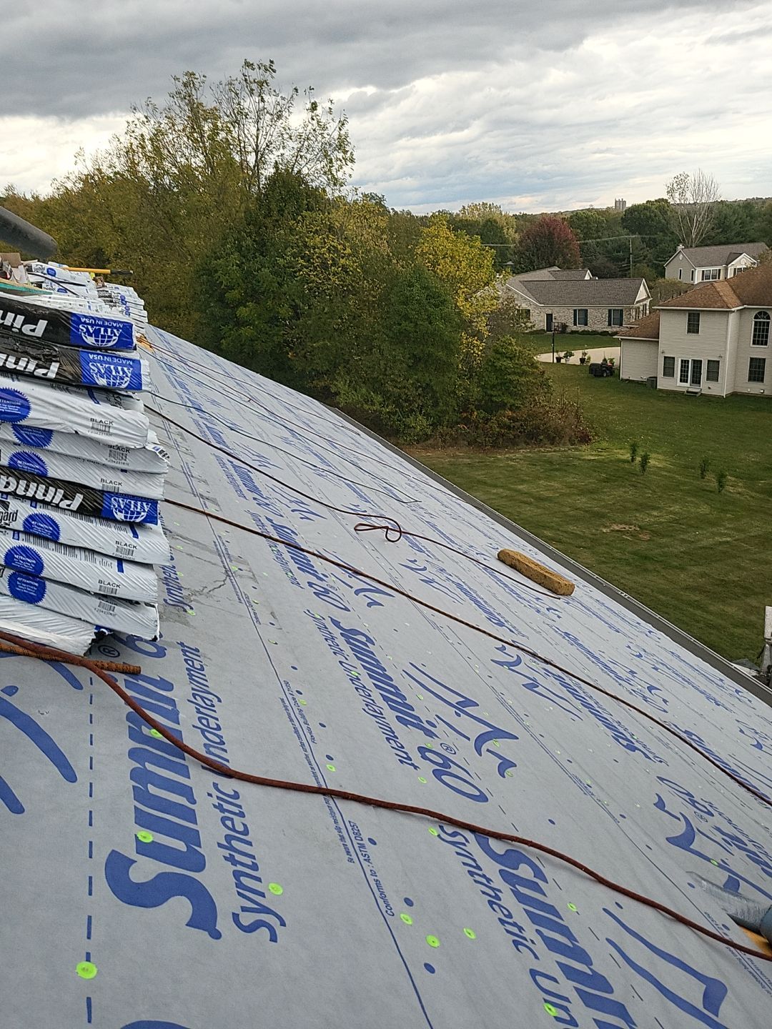 ATLAS PINNACLE COLOR: BLACK SHADOW, DRIP EDGE: BLACK by Eagle Eye Roofing