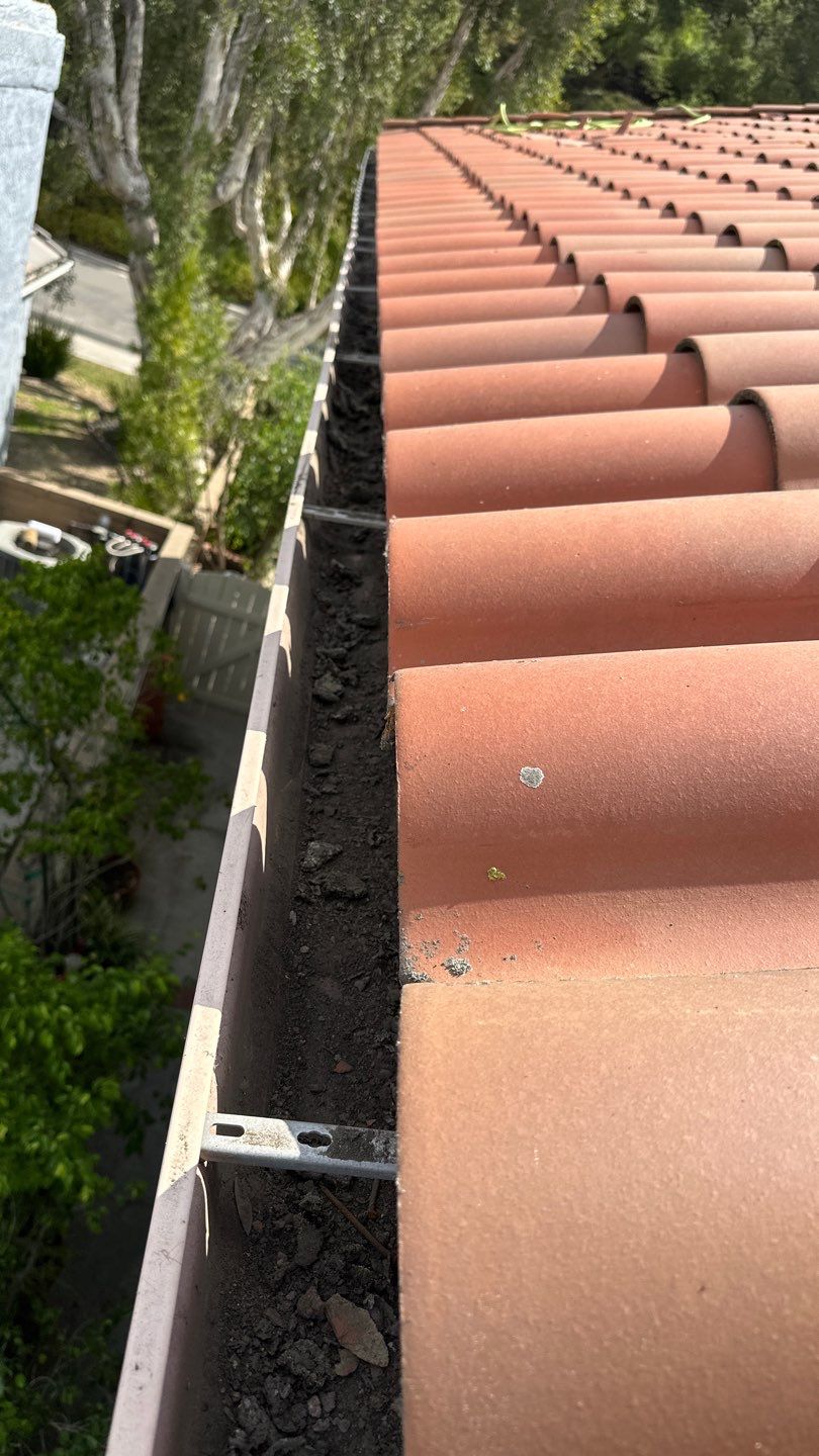 Mission Viejo Gutter Cleaning by Property Cleaning Experts