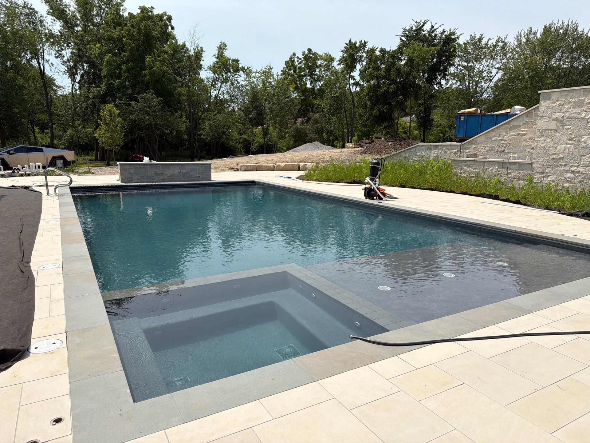 French Riv Pool Spa Combo by North Shore Pool & Spa