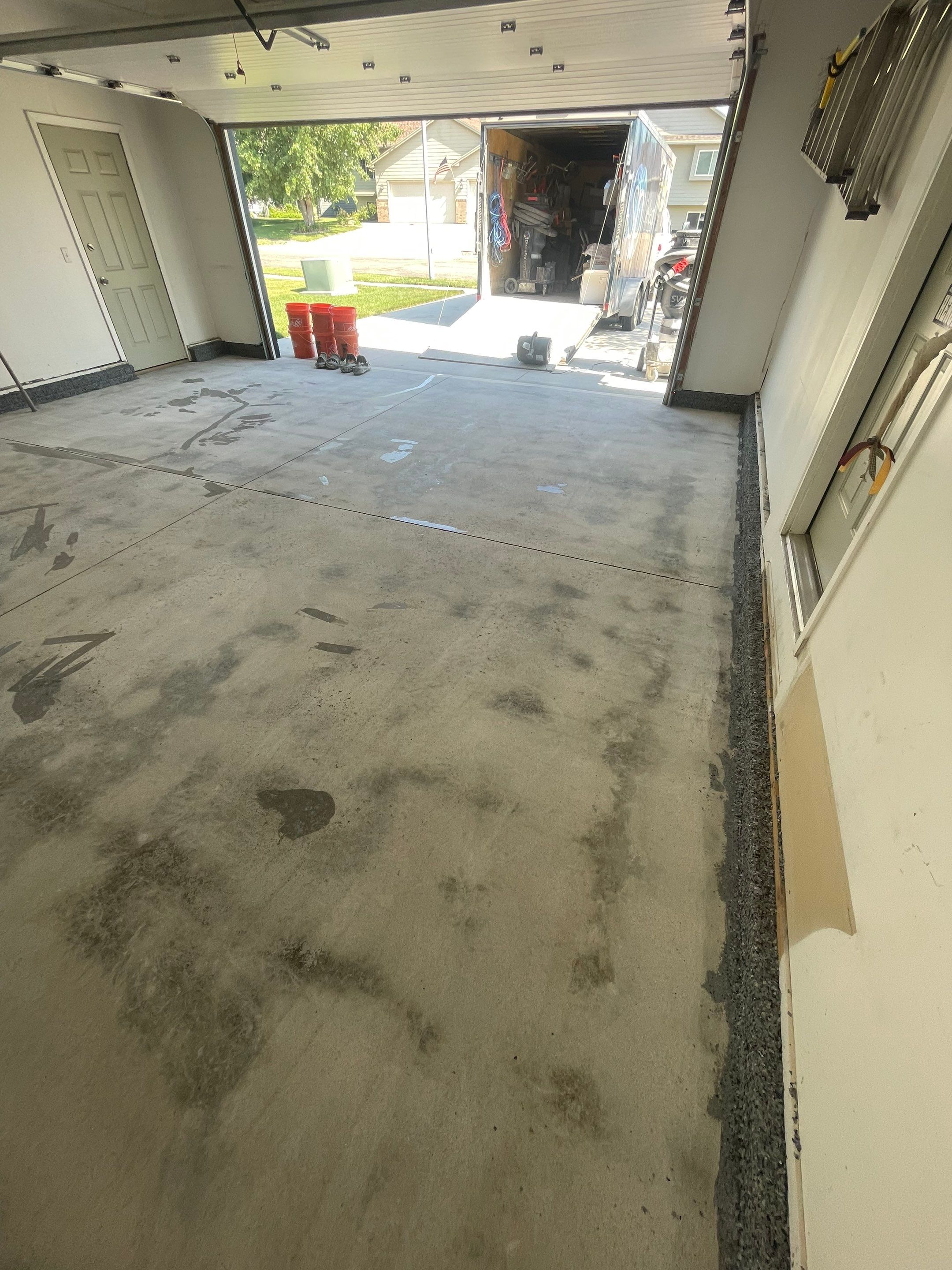 Sioux Falls Garage Floor Coating with Nightfall Decorative Chips by Select Painting, Coatings & Garage Cabinets