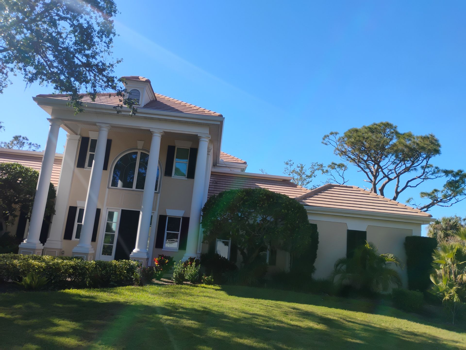 7-Inch Seamless Gutters for Large Roofs in Osprey FL by Gutter Professors