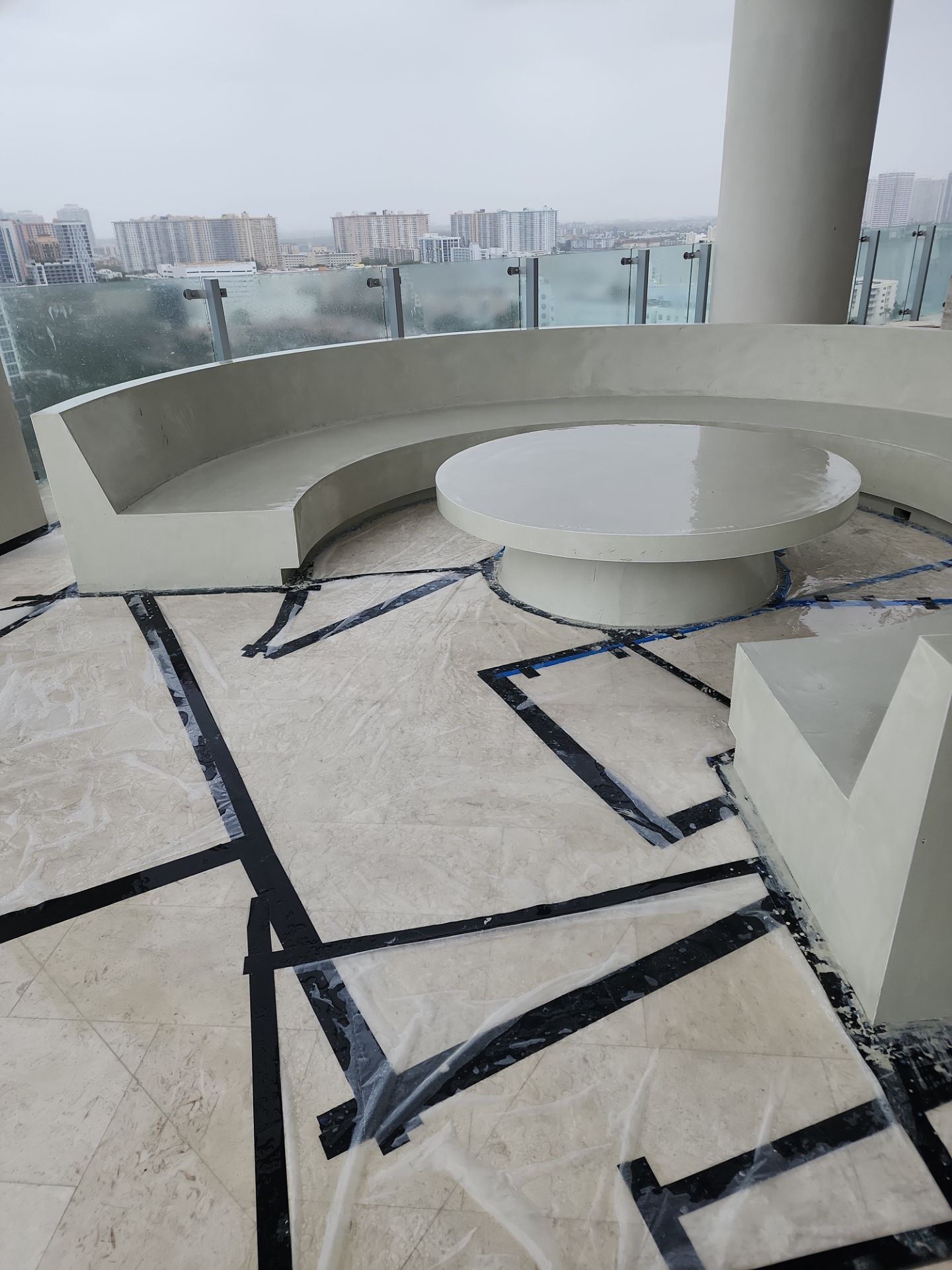 Microtopping over Furniture by Seamless Surfaces