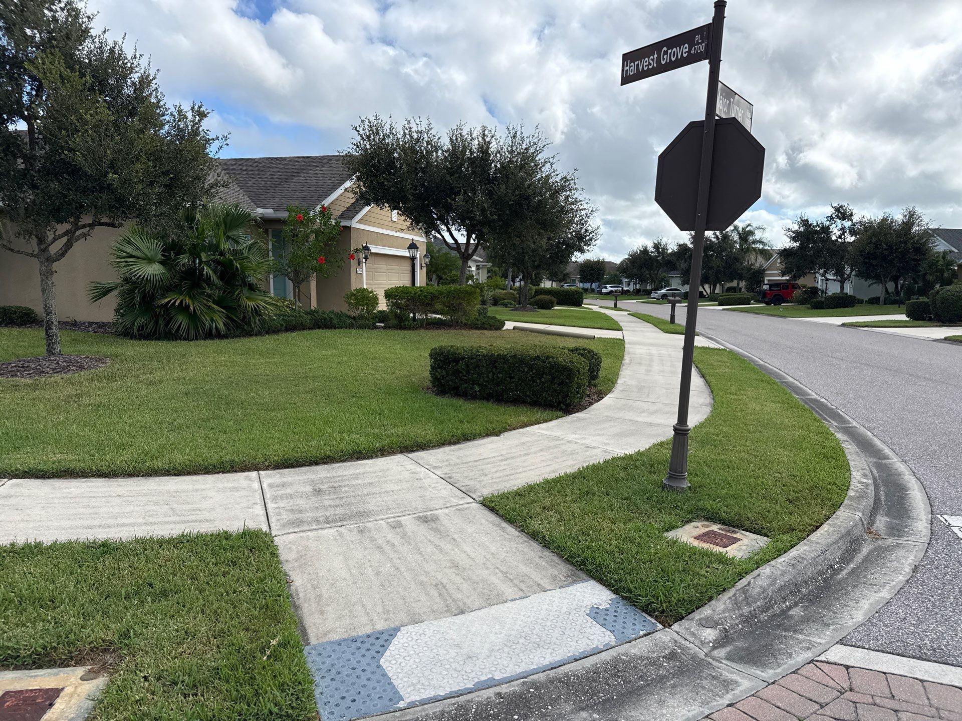 Driveway, Sidewalk & Lanai Cleaning Transformation | Forest Creek Parrish, FL by Sunshine AquaWash