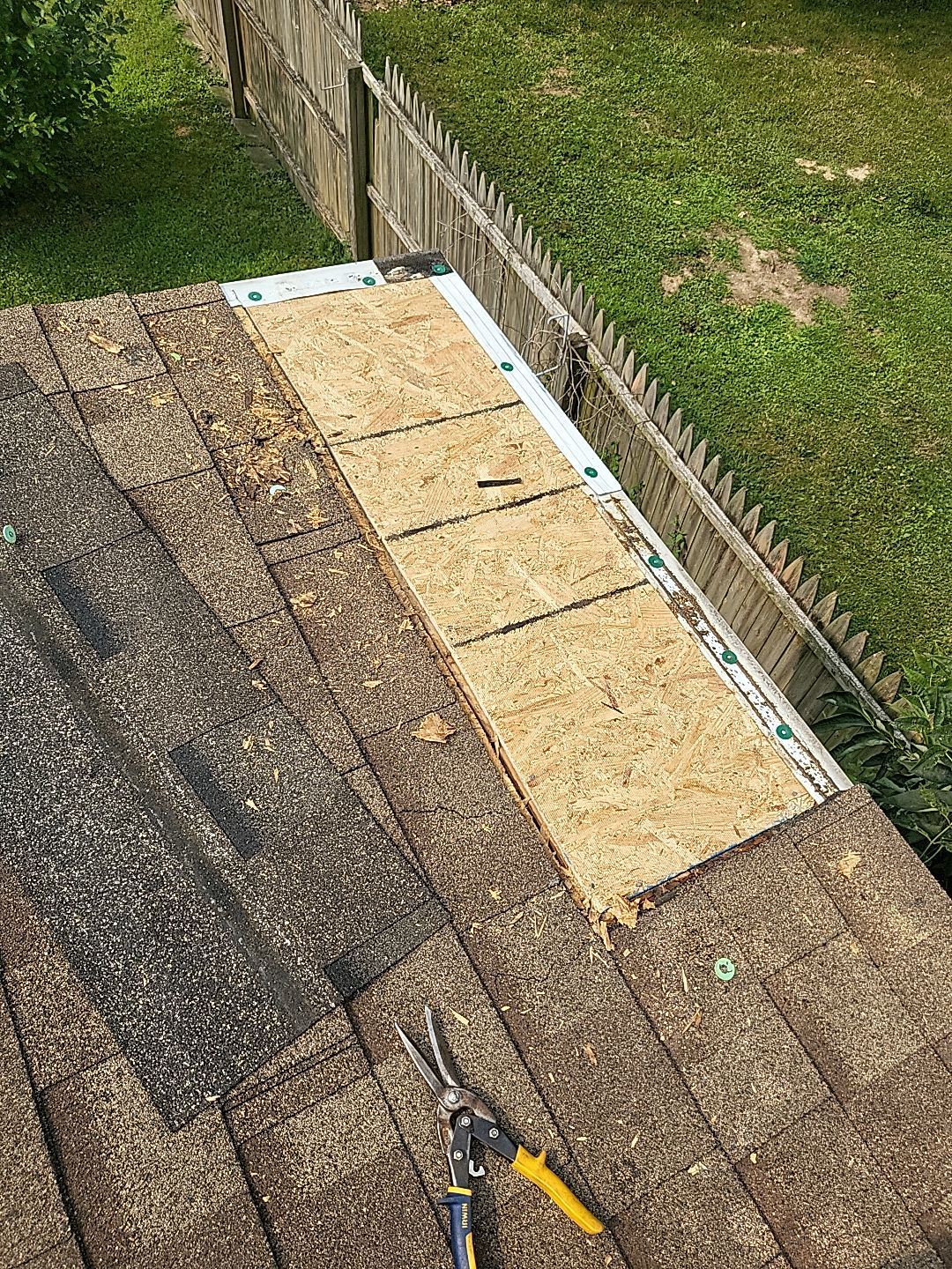 ATLAS PINNACLE COLOR: WEATHERED WOOD by Eagle Eye Roofing