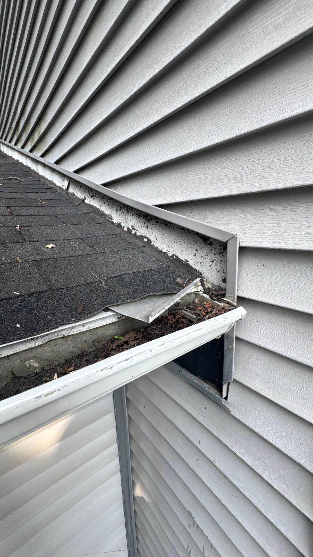 Roof Replacement using Owens Corning Brownwood by 180 Contractors