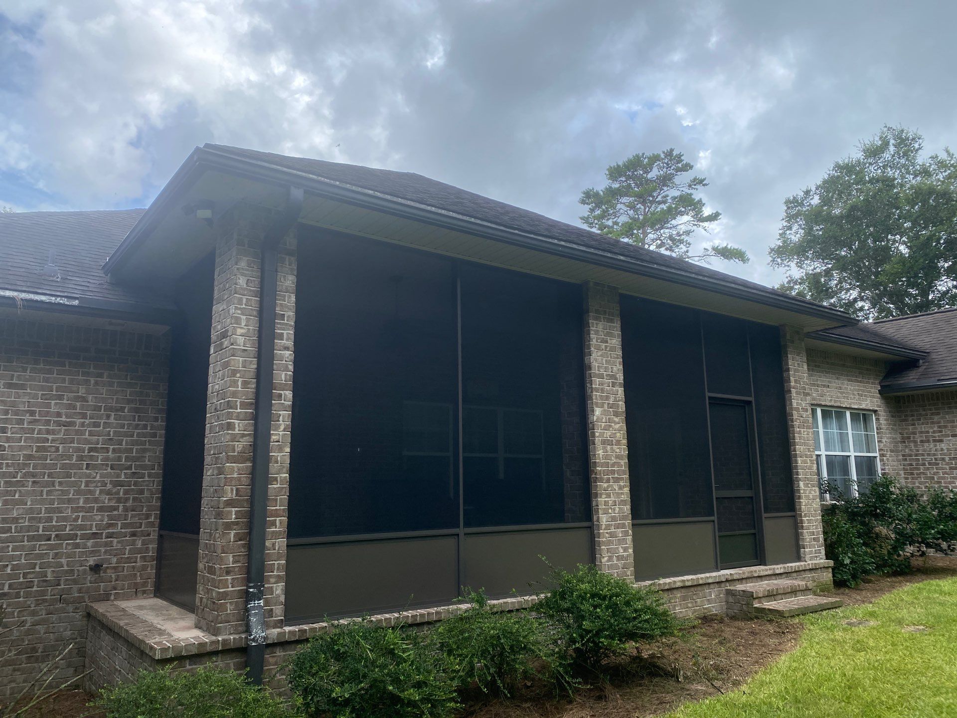 Niceville Screen Under by Titan Sunrooms
