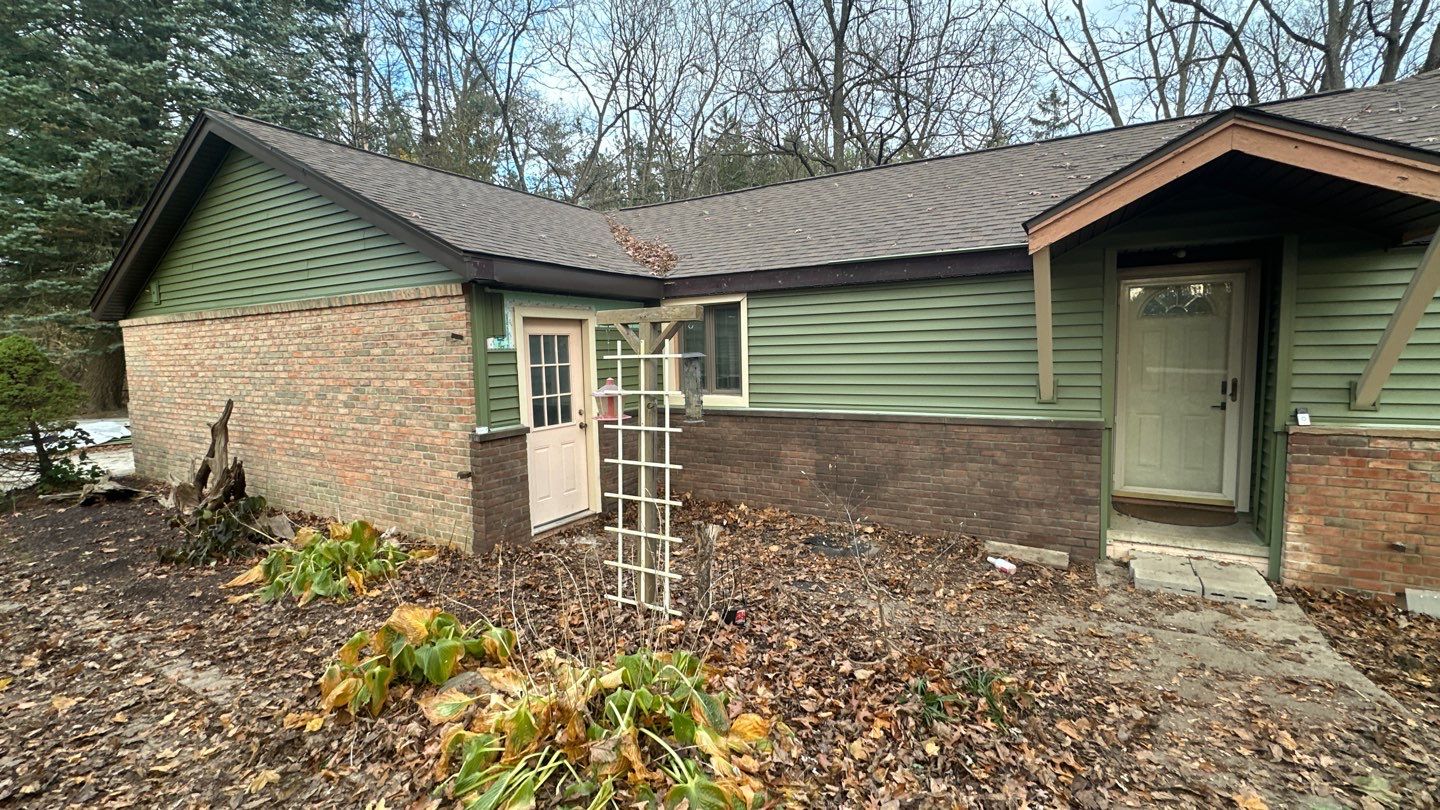 Siding Replacement using CertainTeed Restoration Classis D4 by 180 Contractors
