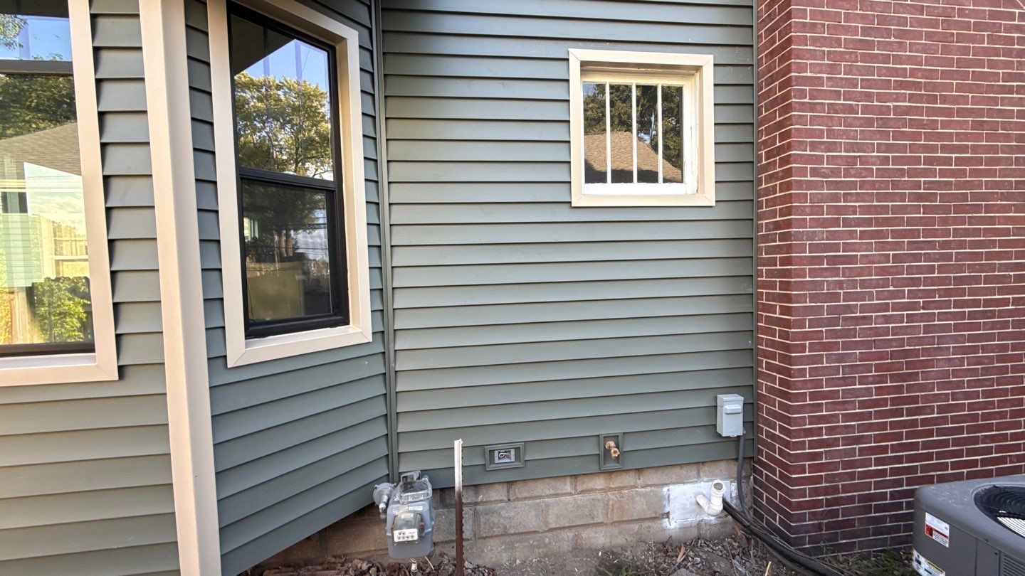 Siding Replacement using Alside Charter Oak D4.5" Deep Moss by 180 Contractors