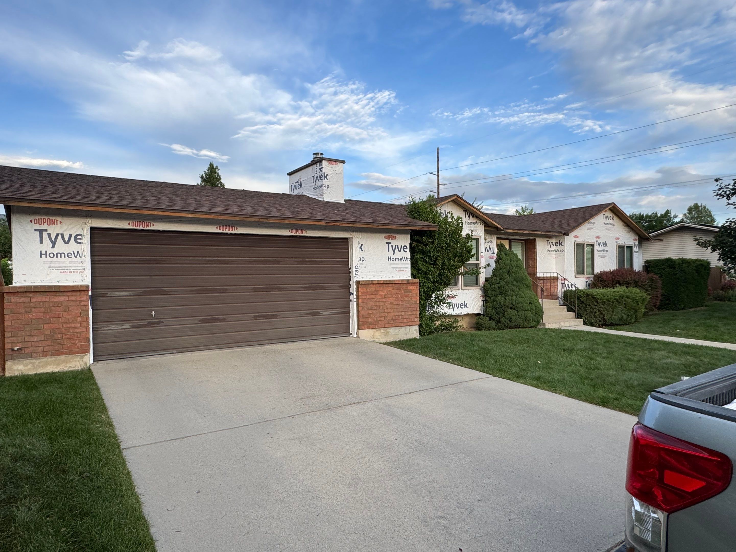 Orem | Hardie B&B and Lap Siding | Cobble Stone & Arctic White by Ideal Siding Utah