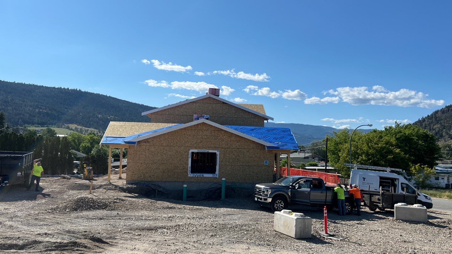 Residential Roofing Installation using OC Oakridge shingles by Top Notch Roofing Inc