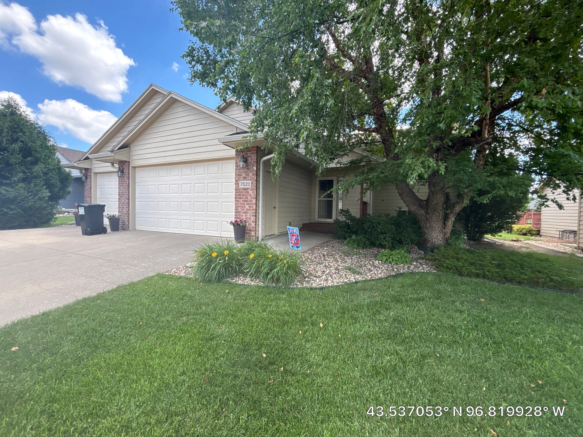 Sioux Falls Exterior Siding Replacement and Custom Deck Upgrade by Select Painting, Coatings & Garage Cabinets
