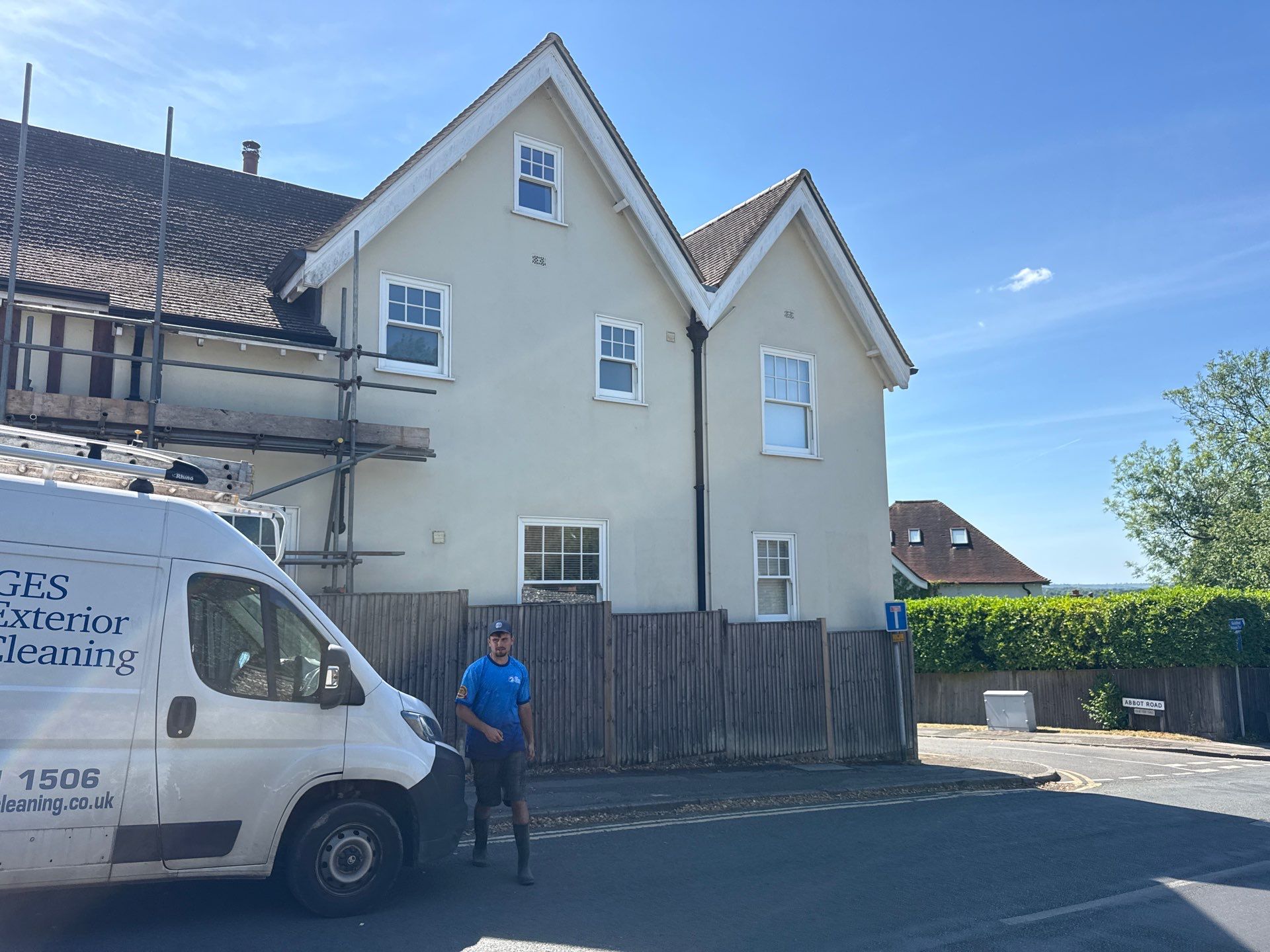 Comprehensive Driveway, Patio and Render Cleaning in Guildford Surrey by Ges Exterior Cleaning ltd