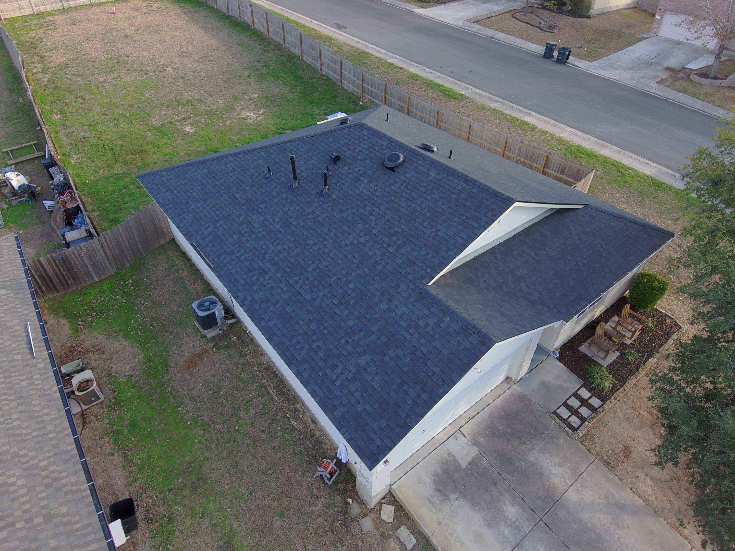 Onyx Black - Owens Corning TruDefinition Duration by RoofsOnly.com