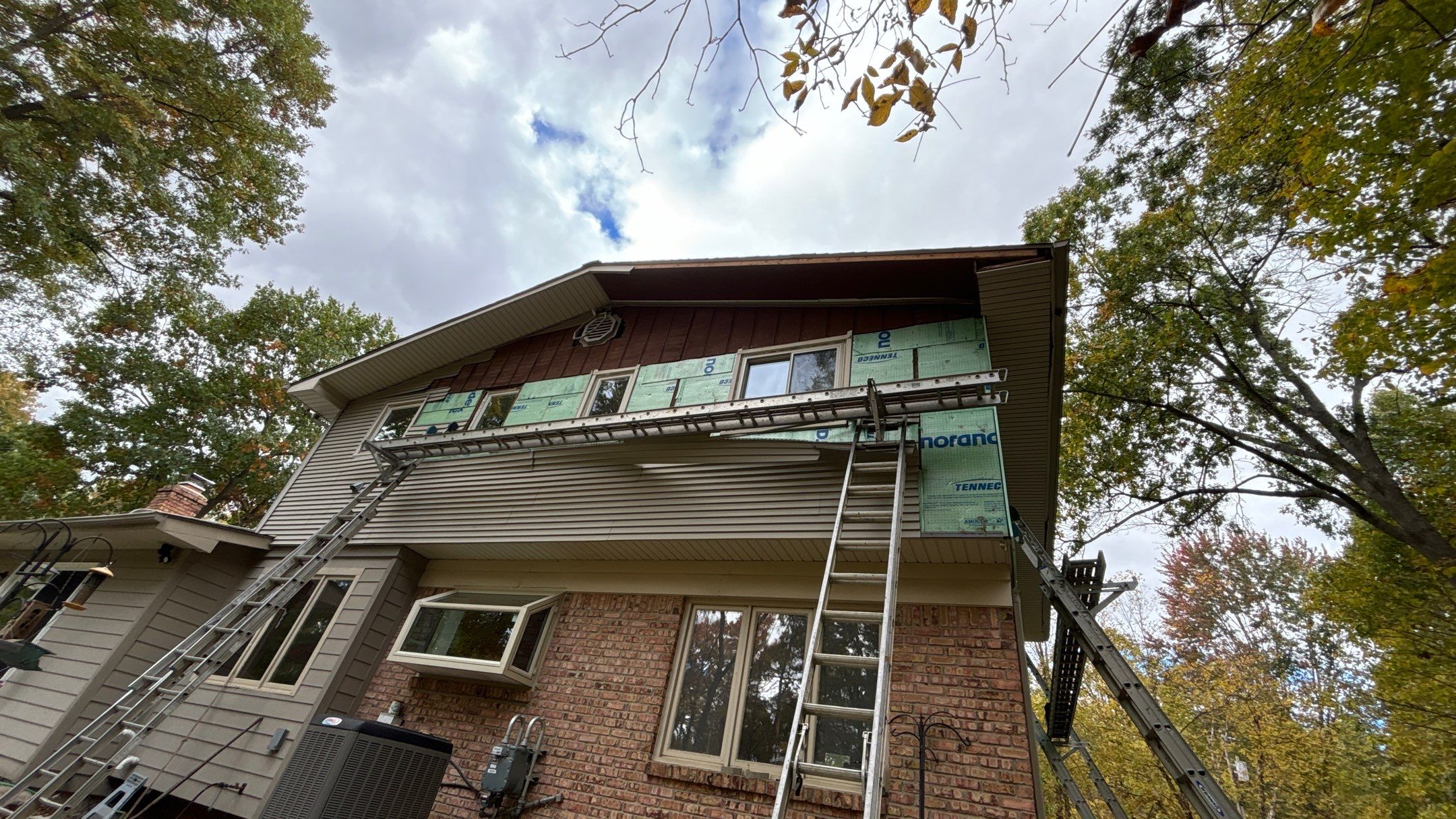 Siding Replacement using Alside Charter Oak D4.5" by 180 Contractors