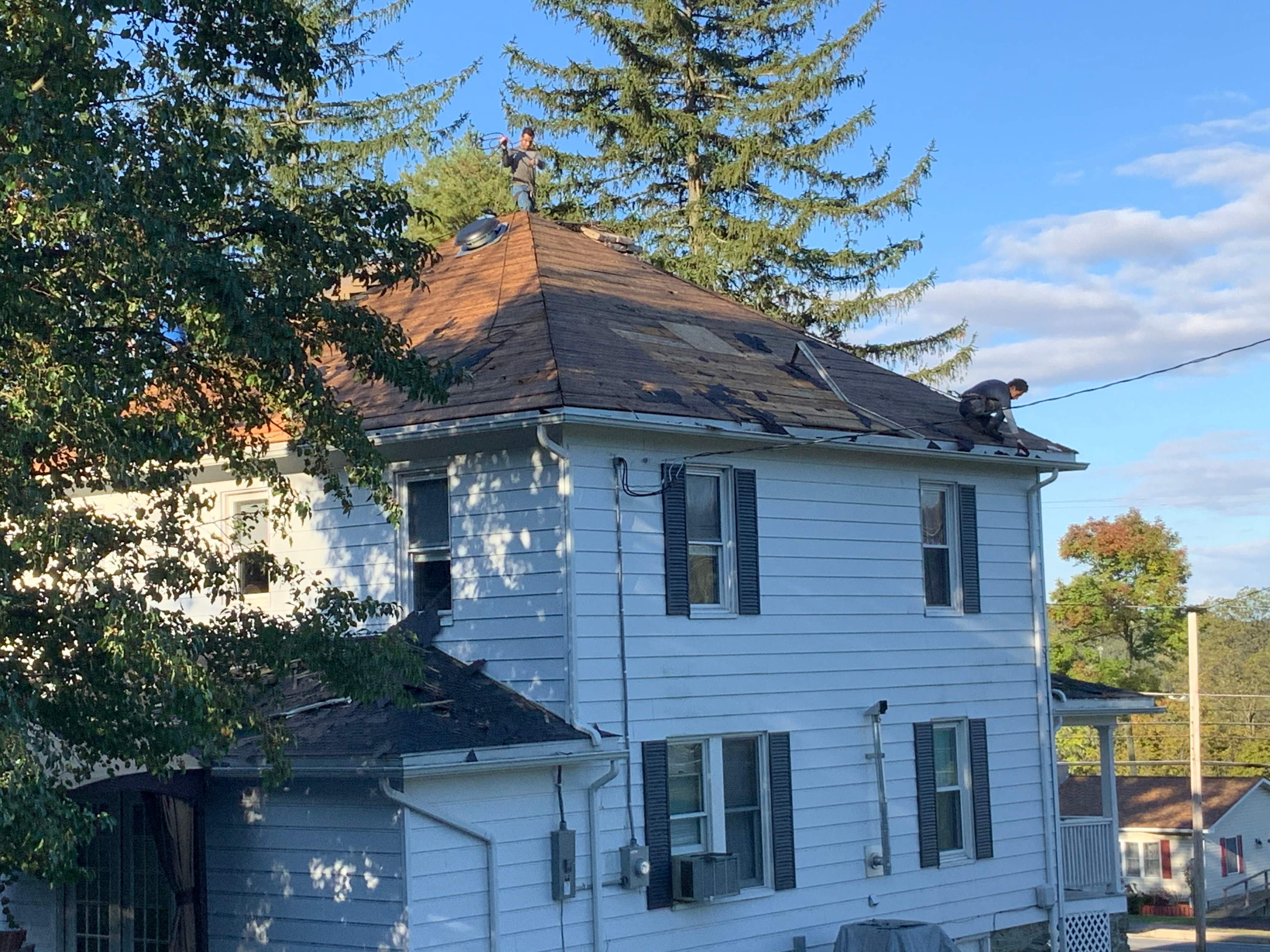 Residential Roofing Installation using Max Def Resawn Shake by Alpha Design Services