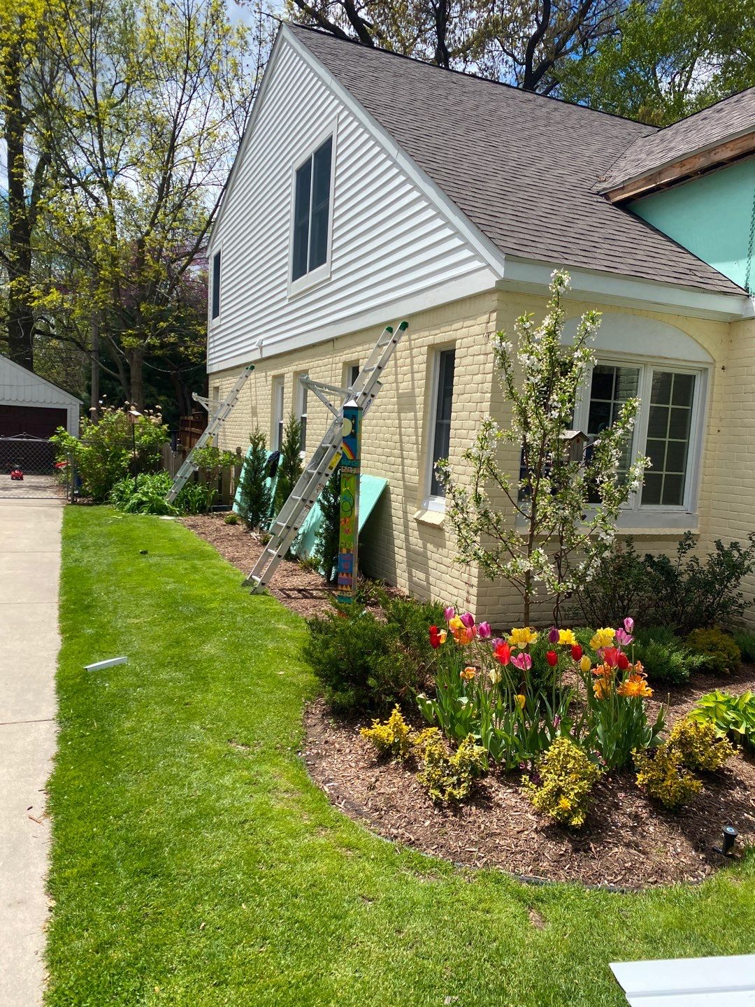 Siding Replacement using CertainTeed Restoration Classic D5 by 180 Contractors