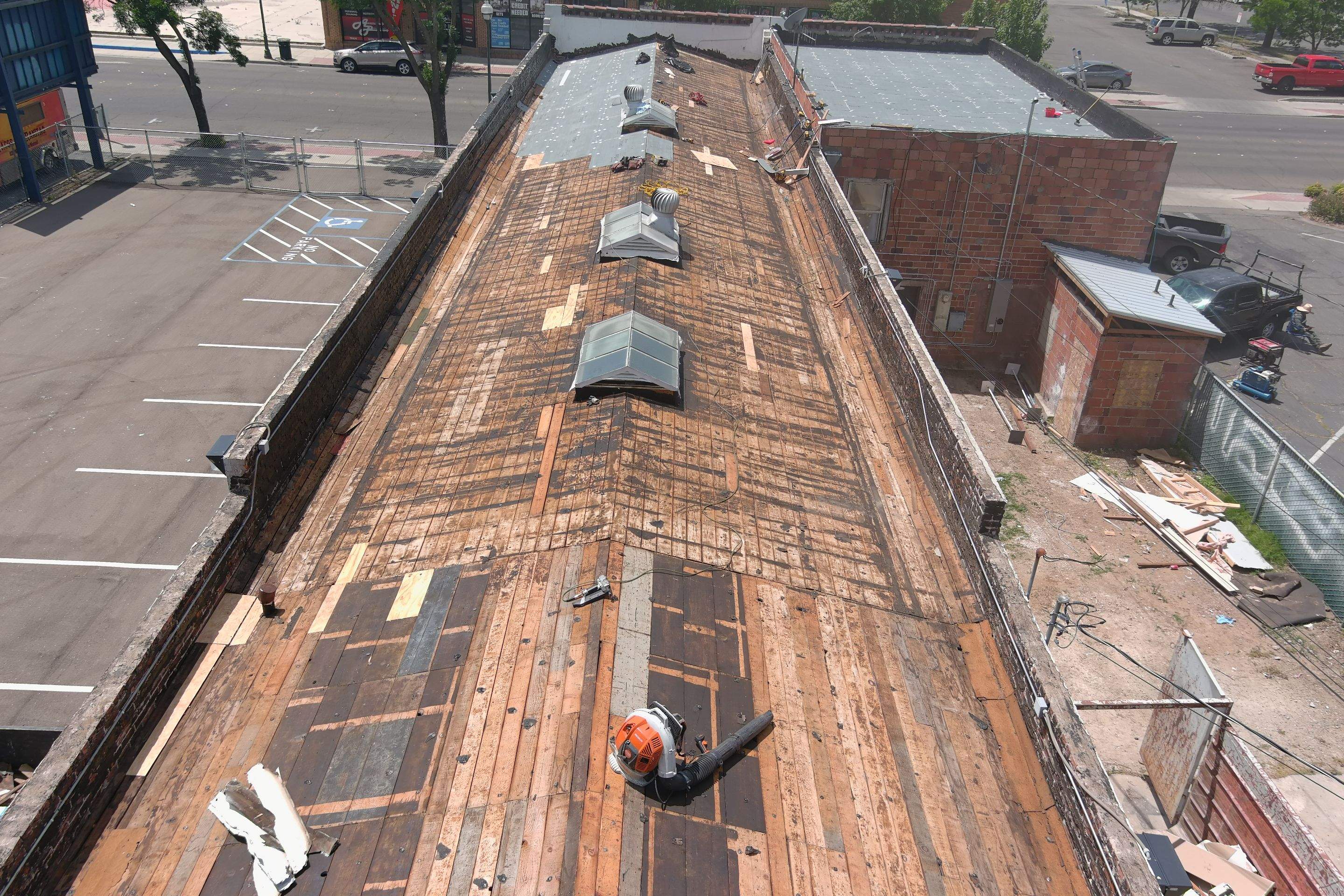 Commercial Roofing Installation using Conklin BenchPly system with PUMA top coat (imbedded fabric system) by Straight Edge Roofing Inc