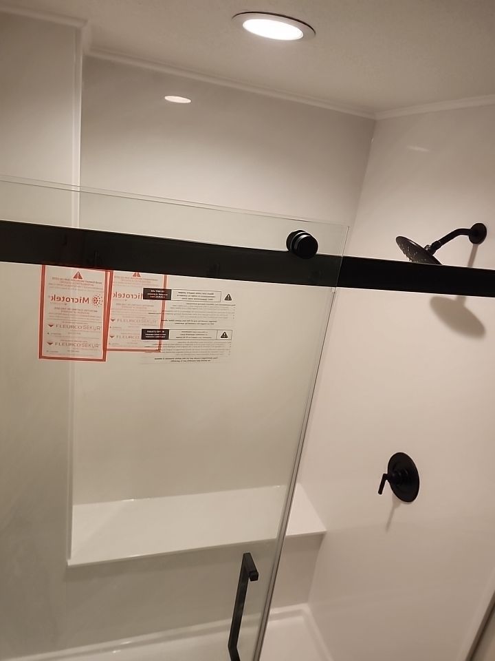 Bathtub replacements with new Onyx walls by The Shower Company