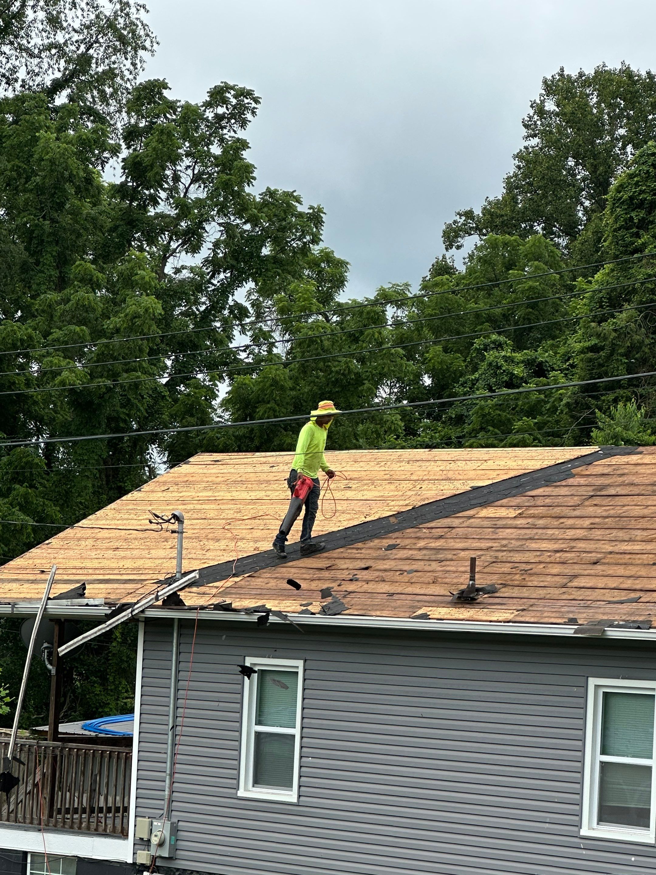 Matte Black Elegance: IKO Dynasty Roof Transformation in Ashland, KY by Mr. Roofer
