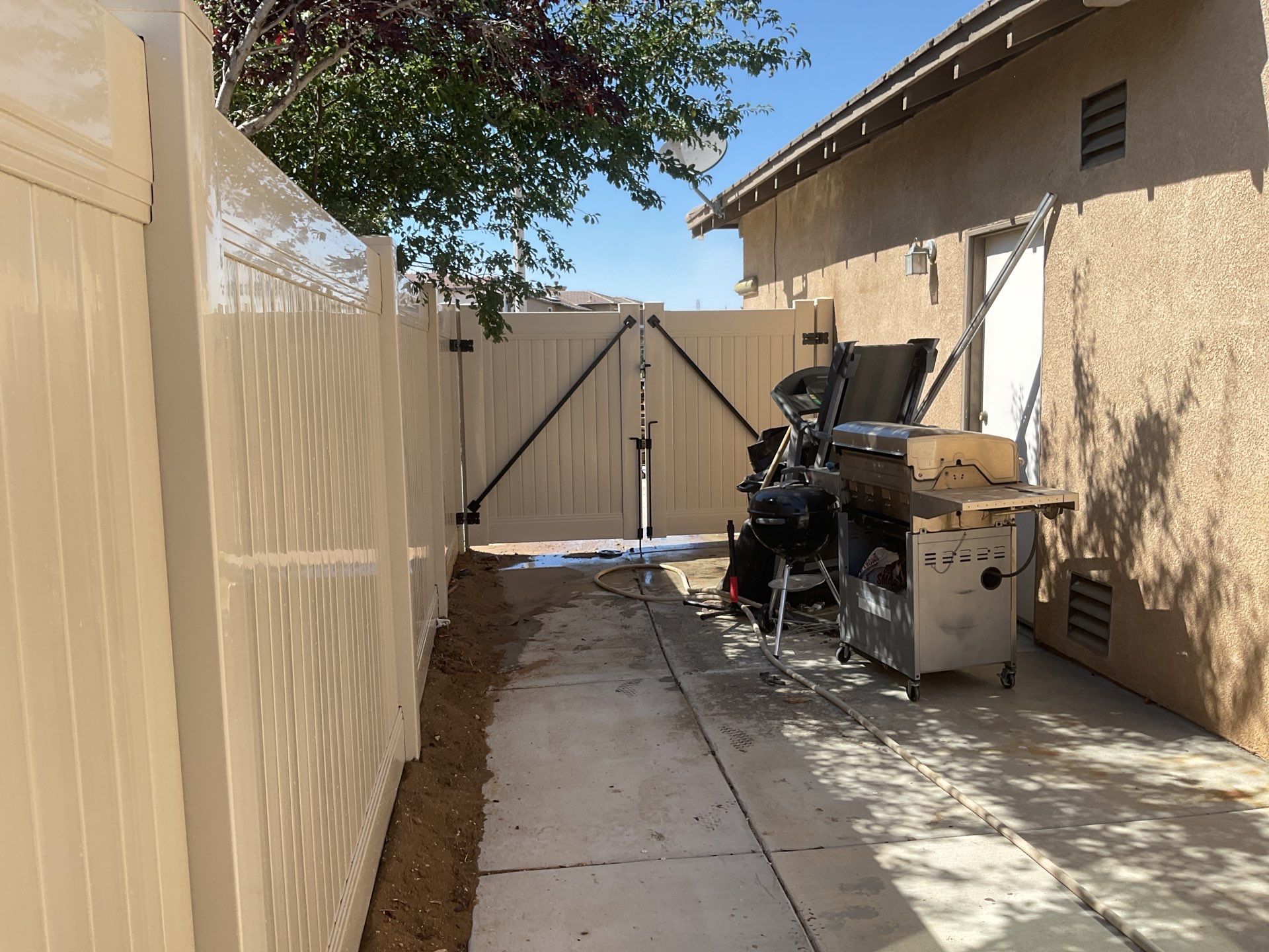 Fence Installation using Vinyl by Fence Guys Inc. 