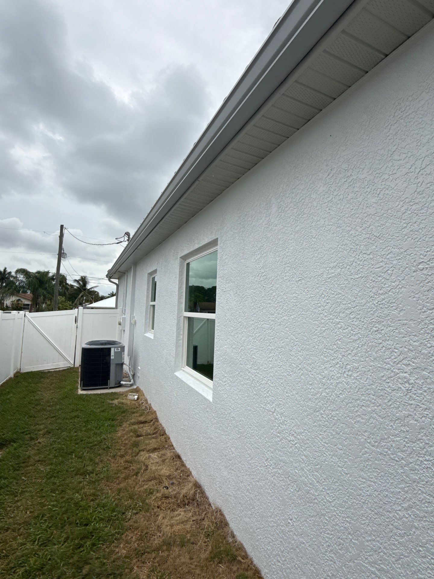7 inch seamless gutters using Seamless Aluminum Gutters in Fort Myers, FL by Gutter Professors