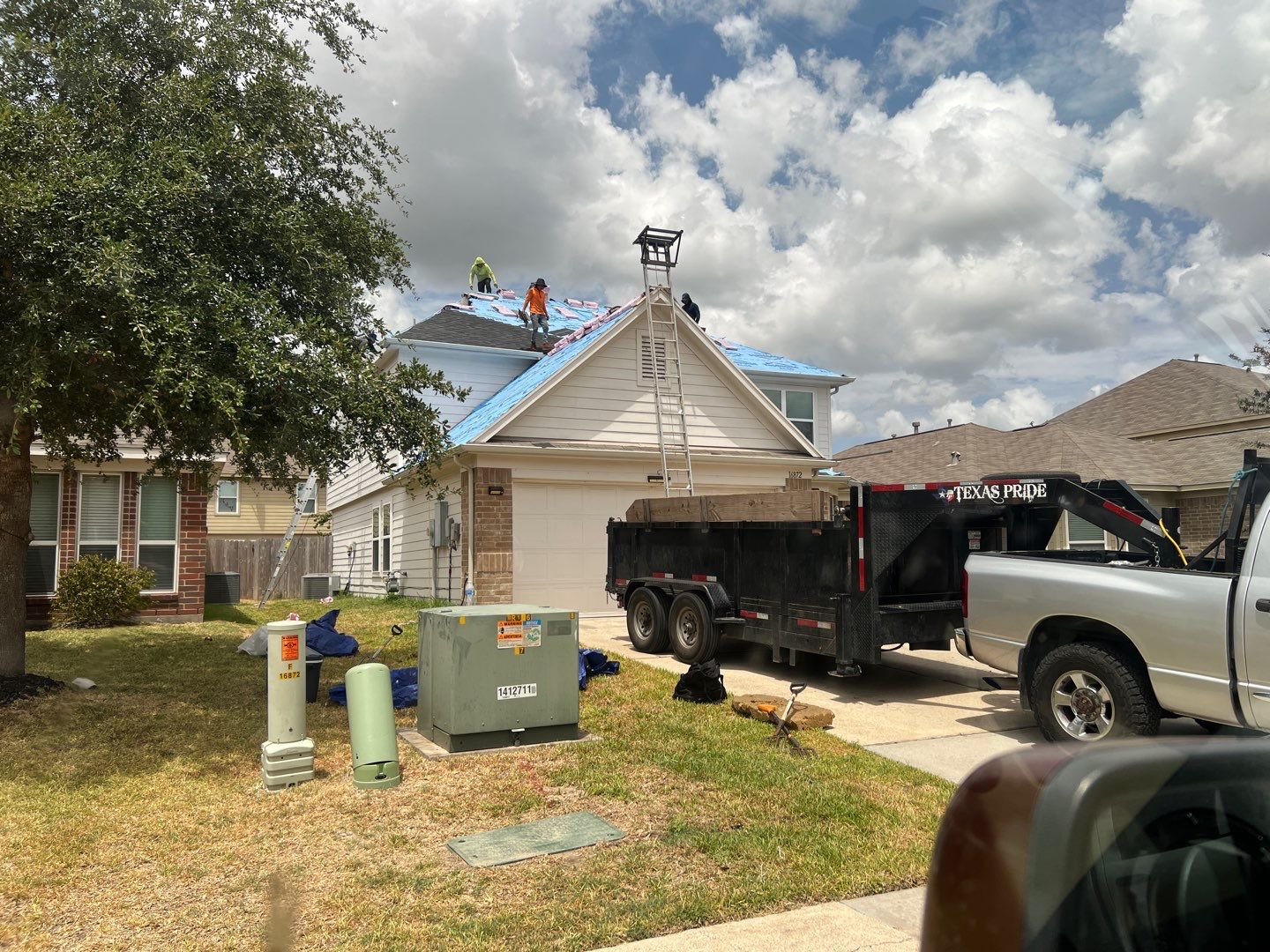 OC Duration Moire Back by HHH Roofing & Construction