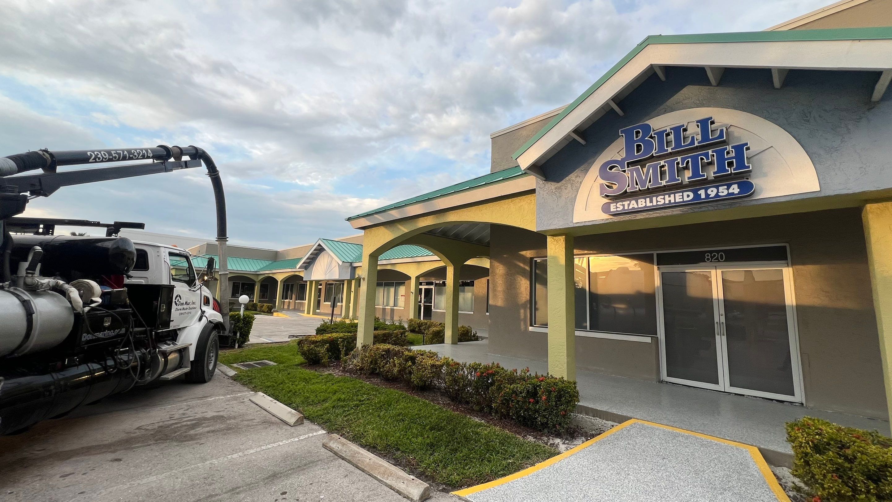 Stromwater System Maintenance at Bill Smith Appliances / Critter Cafe Marco Island Catch Basin by Don Mar, Inc. Storm Water Solutions