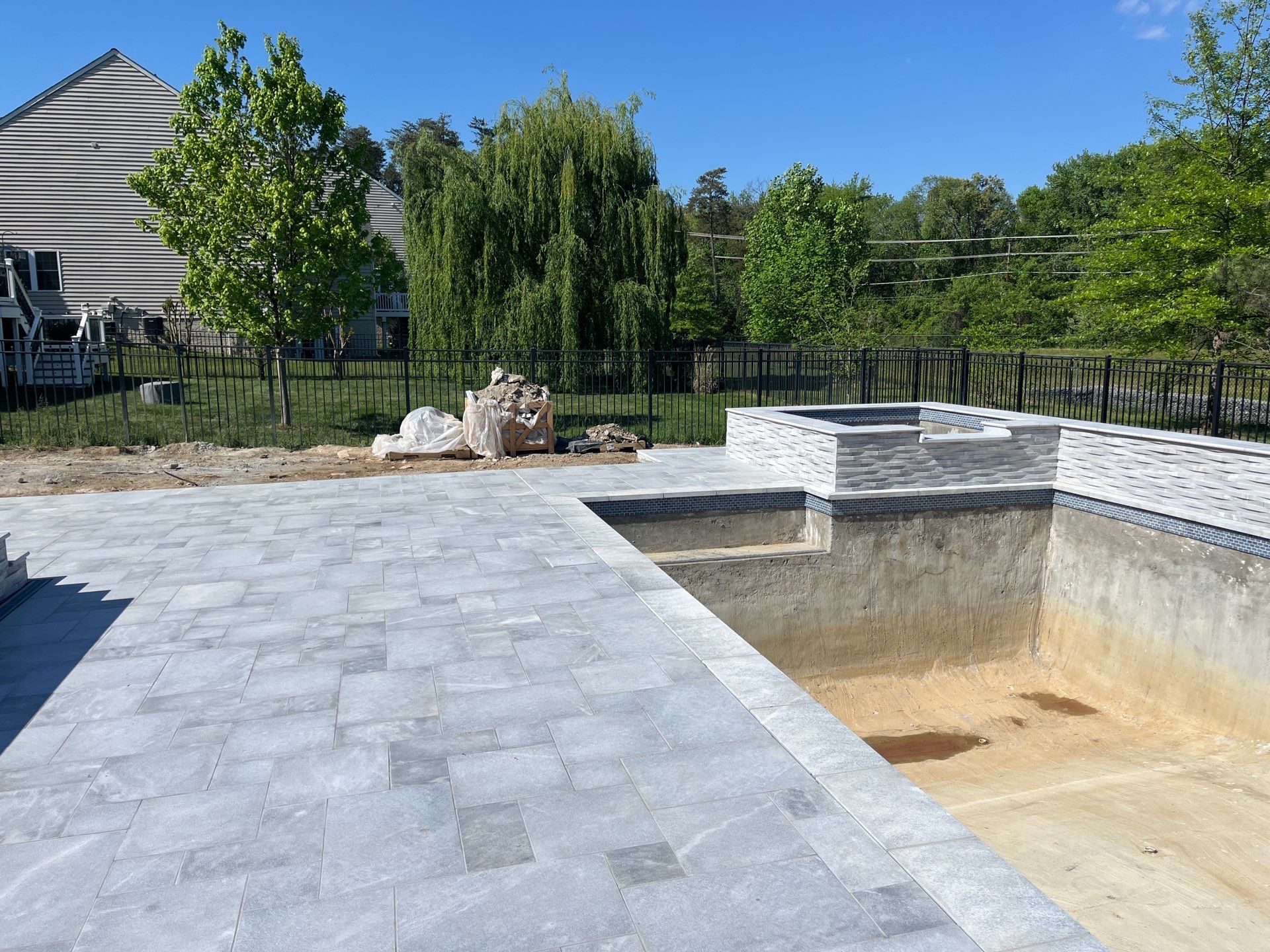 Gunite Pool w/ Spa and Water Features by Elysium Pools