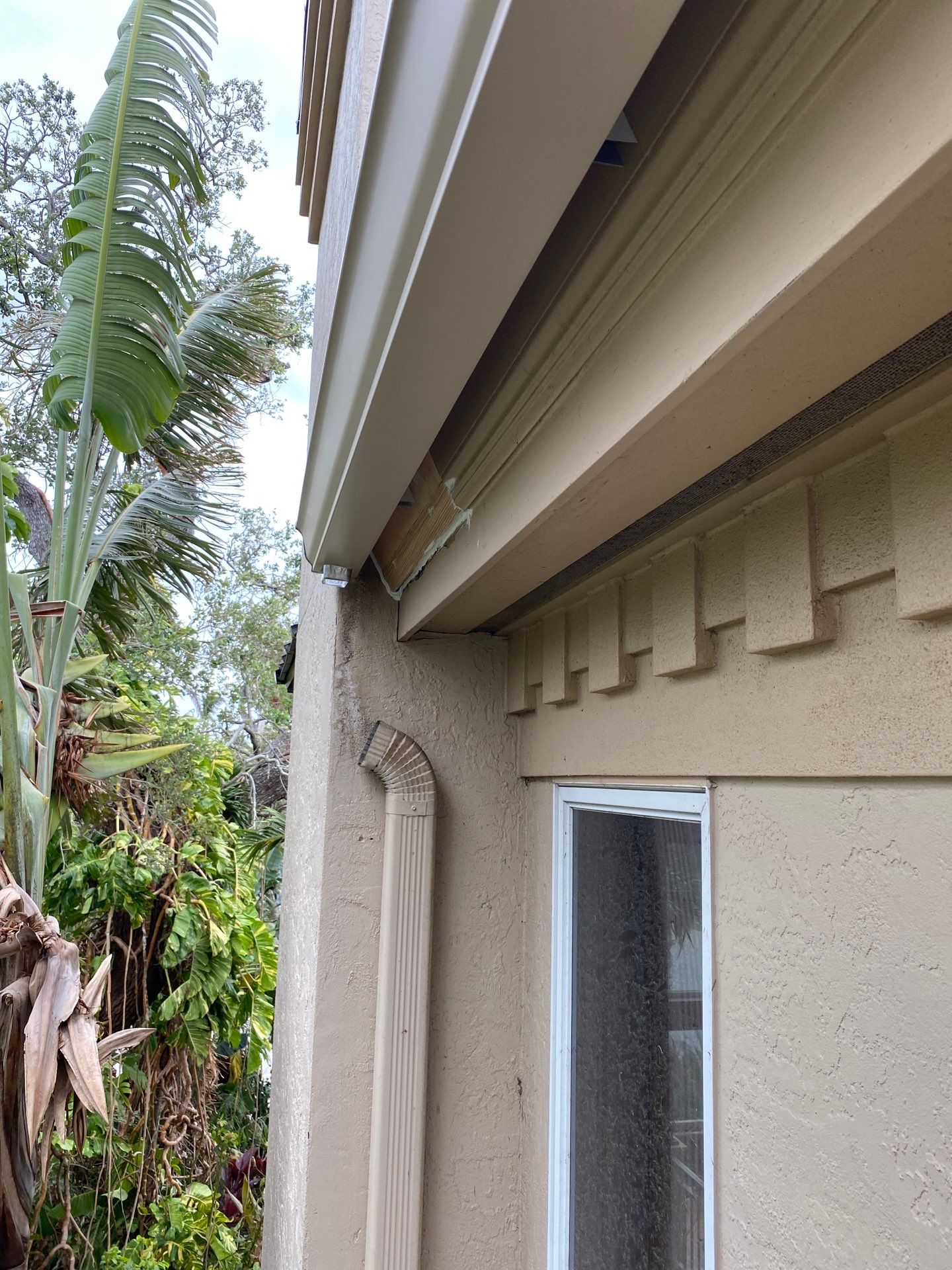 Seamless Gutters in Sarasota FL by Gutter Professors