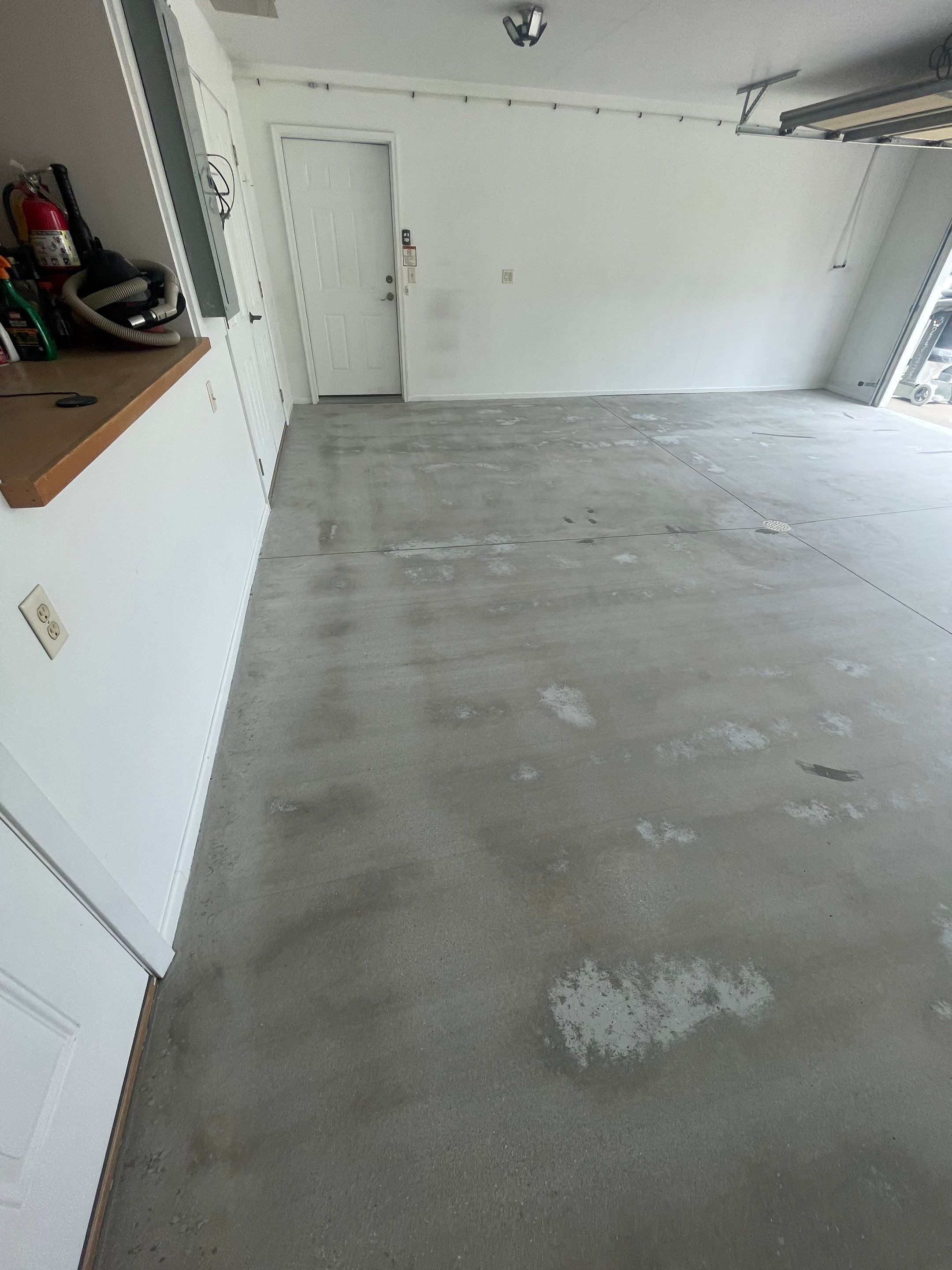 Coyote Flake Garage Floor Coating in Worthington, Minnesota by Select Painting, Coatings & Garage Cabinets