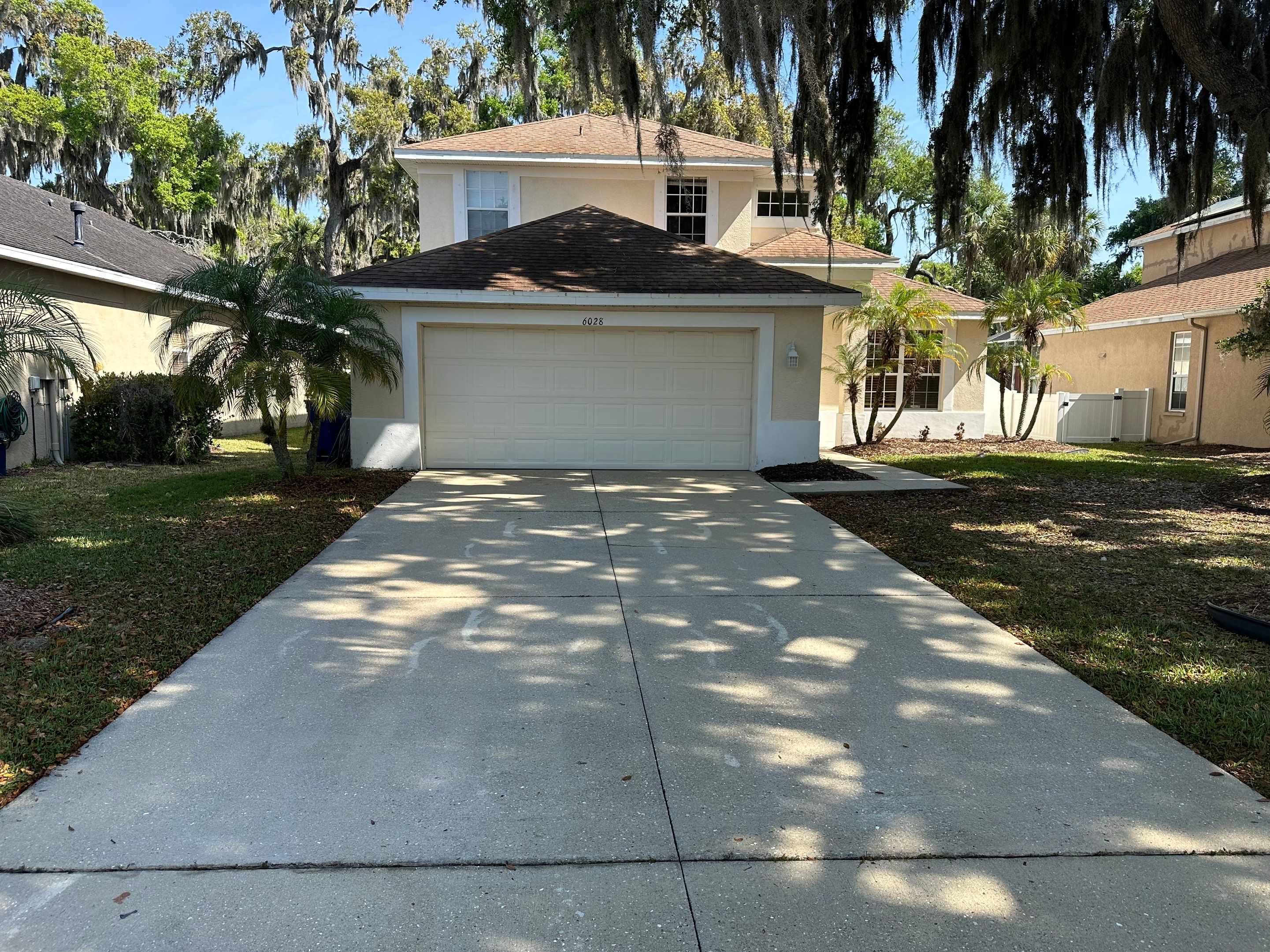 House Wash, Vinyl Fence, Patio, Driveway & Sidewalk Cleaning in Oakley Place, Ellenton, FL | Sunshine AquaWash by Sunshine AquaWash