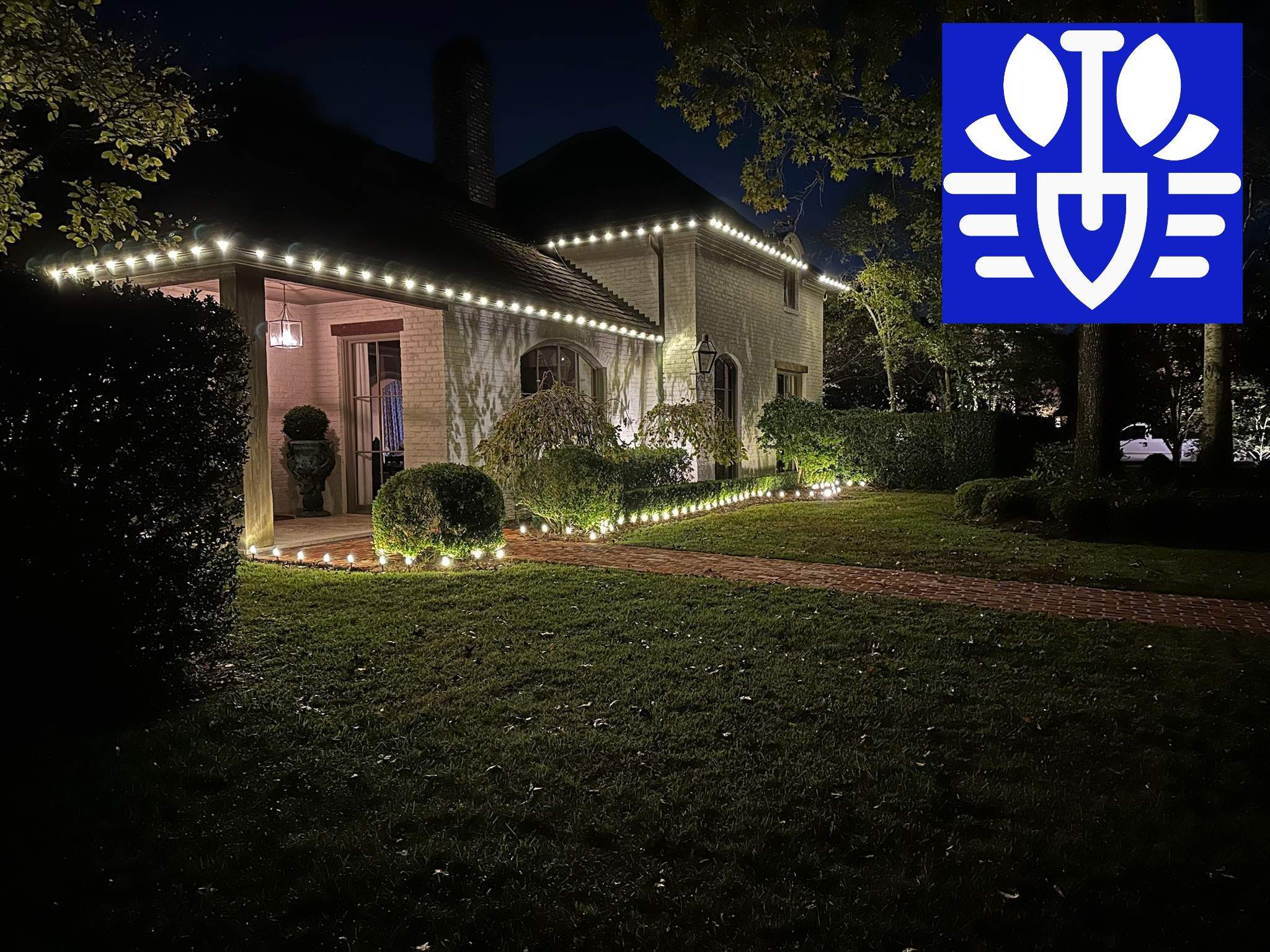HOLIDAY LIGHTING C9 LED LIGHTING: ROOFLINE & LANDSCAPE by CutScape, LLC.