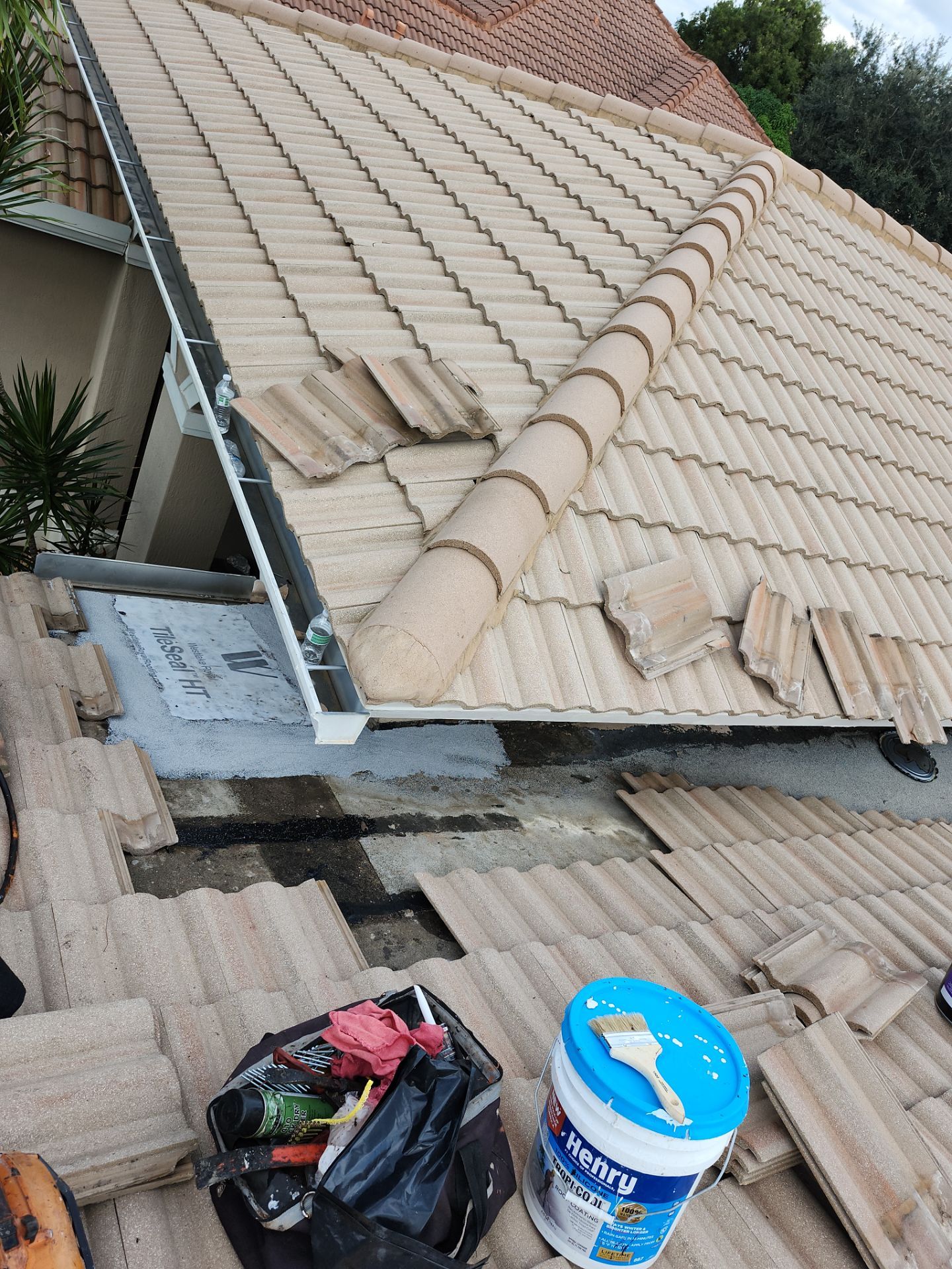 Tile Roof Repair in Delray Beach – Expert Craftsmanship & Reliable Service by Aastro Roofing