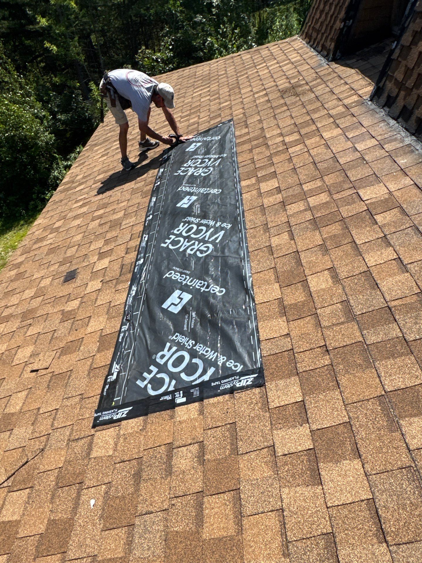 Emergency Roof Patch and Leak Mitigation in Townsend by Boston Board Up
