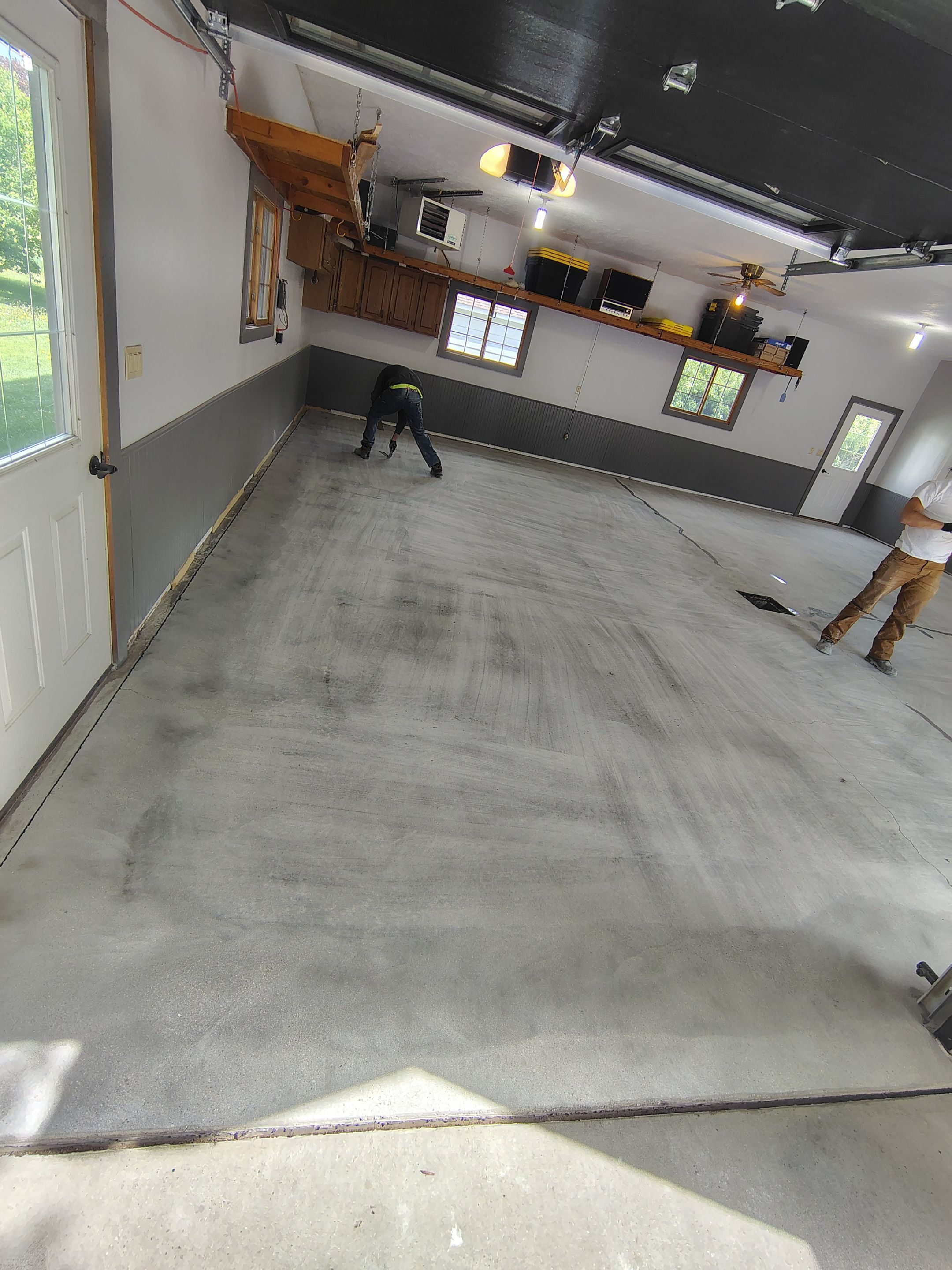 Multi-Fleck Epoxy Garage Floor Coating in Dell Rapids by Select Painting, Coatings & Garage Cabinets