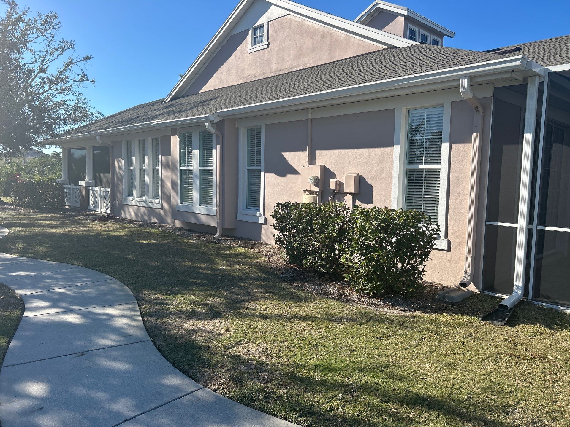 Splash Guard Gutters for Homes in Apollo Beach FL by Gutter Professors