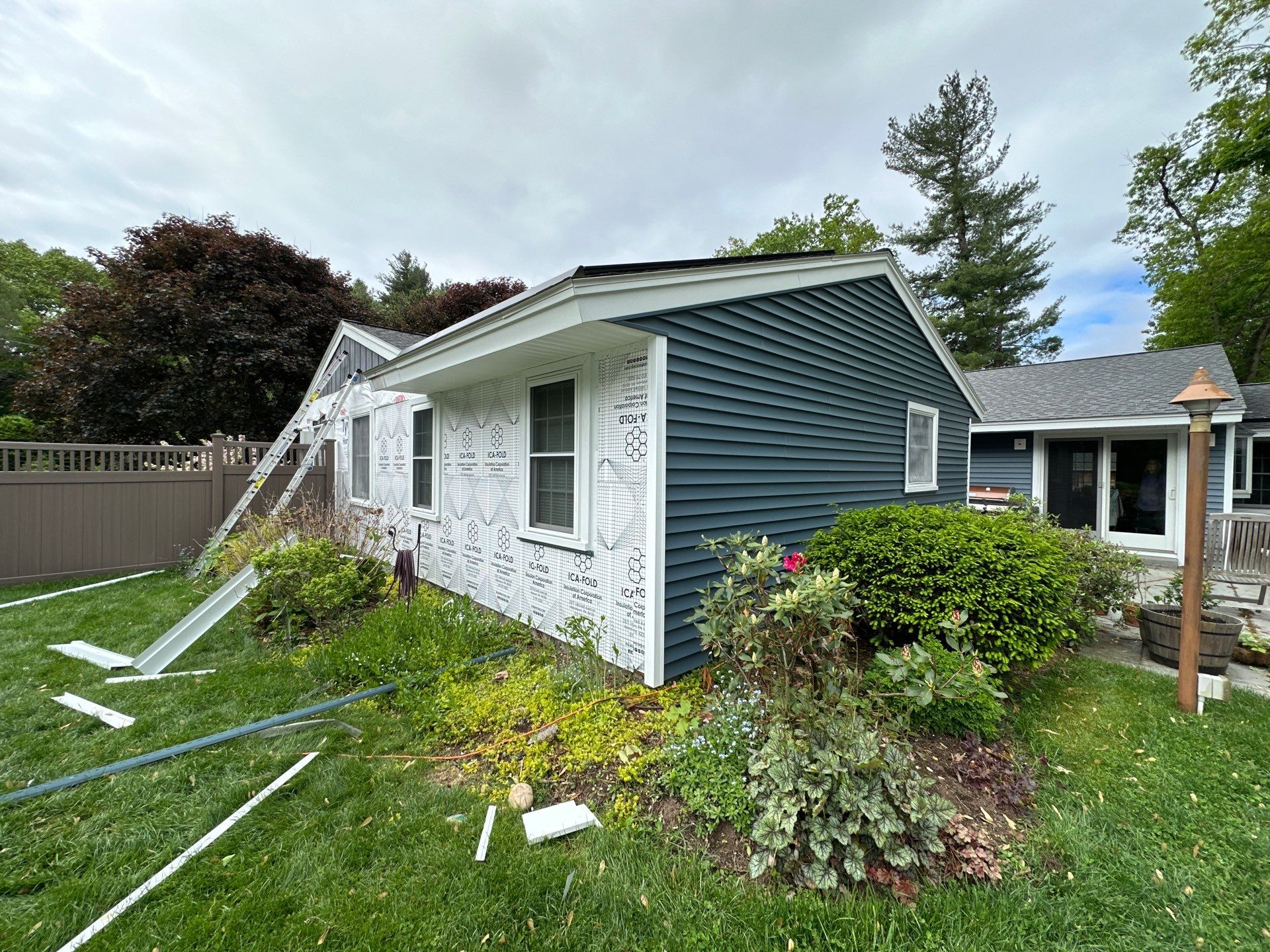Vinyl Siding Transformation – Pacific Blue by Mighty Dog Roofing of Greater Middlesex County