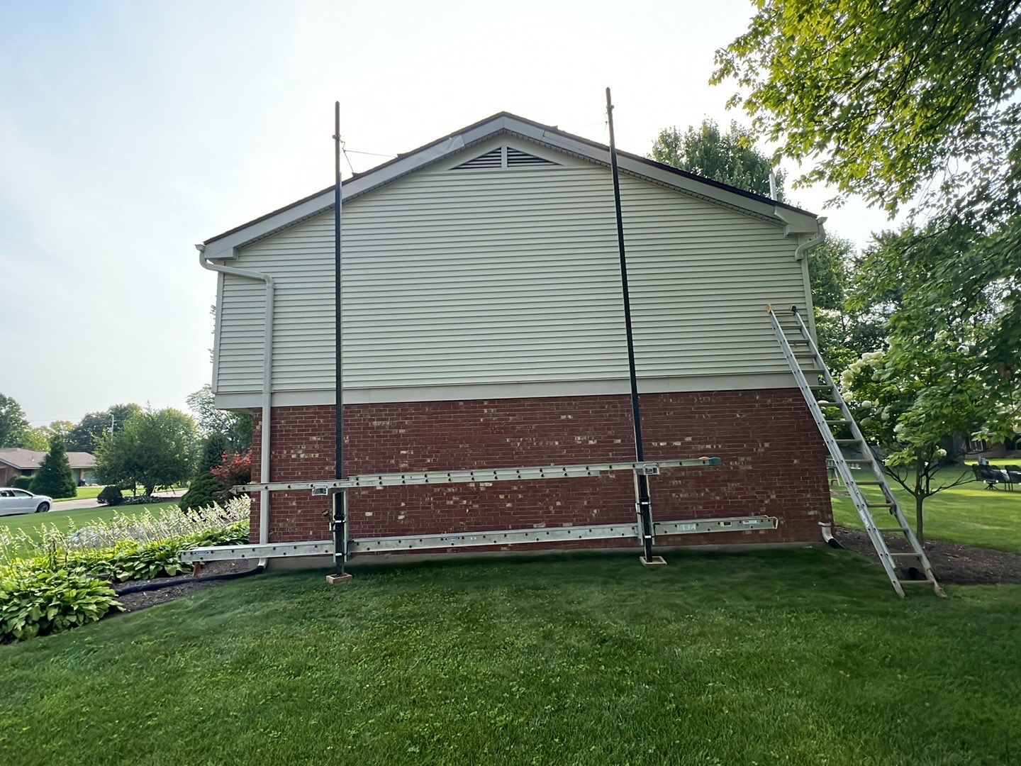 Siding Installation using Norandex Woodsmen Select vinyl sidning by WIW Enterprises Inc